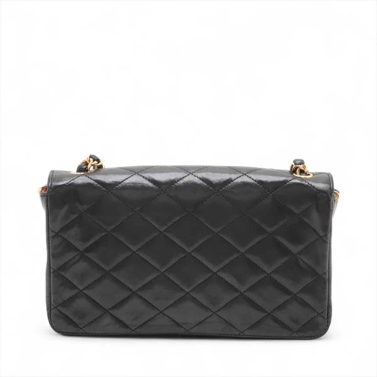 *Chanel CC Logo  Sac en cuir d'agneau matelassé à rabat unique et à chaîne unique Noir Bon état - En vente à Humacao, PR