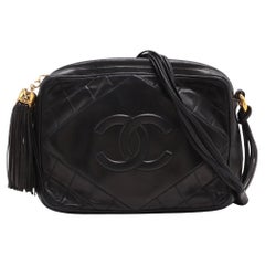 Chanel CC Logo Matelasse Kameratasche aus Lammfell mit Quaste Schwarz
