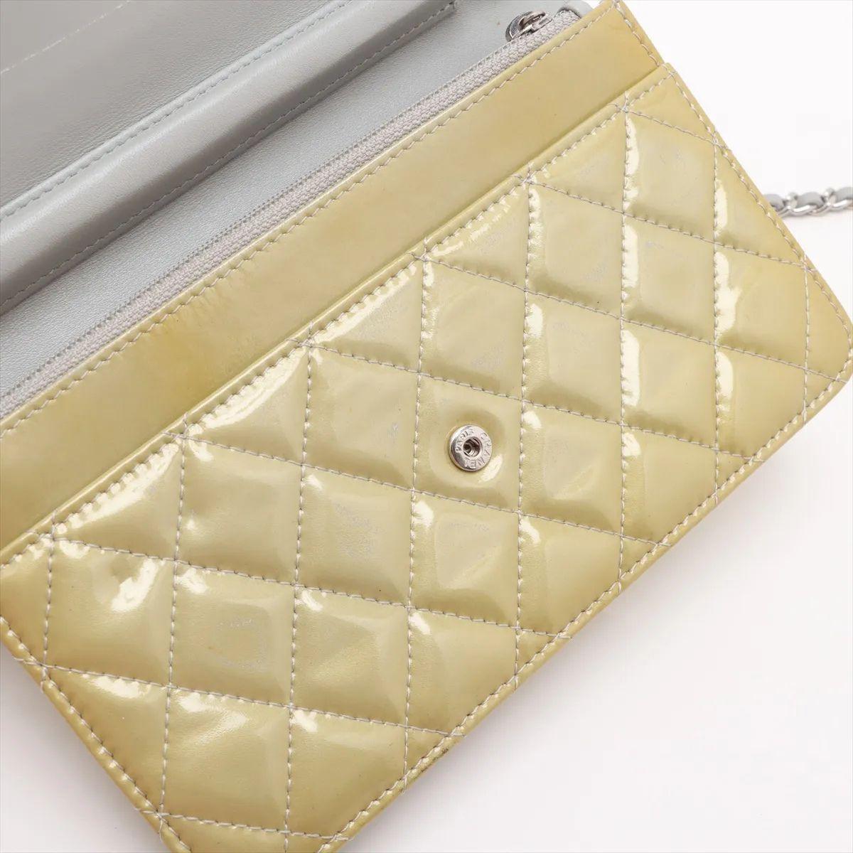 Chanel CC Logo Matelasse Lackleder Kette Brieftasche Gelb im Angebot 8