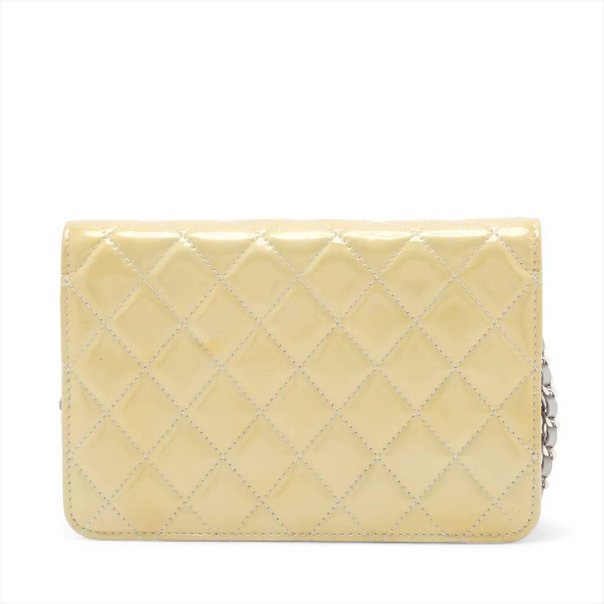 Chanel CC Logo Matelasse Lackleder Kette Brieftasche Gelb (Beige) im Angebot