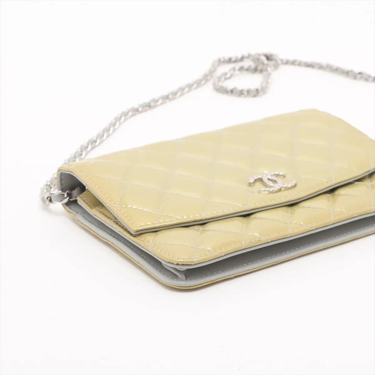 Chanel CC Logo Matelasse Lackleder Kette Brieftasche Gelb Damen im Angebot