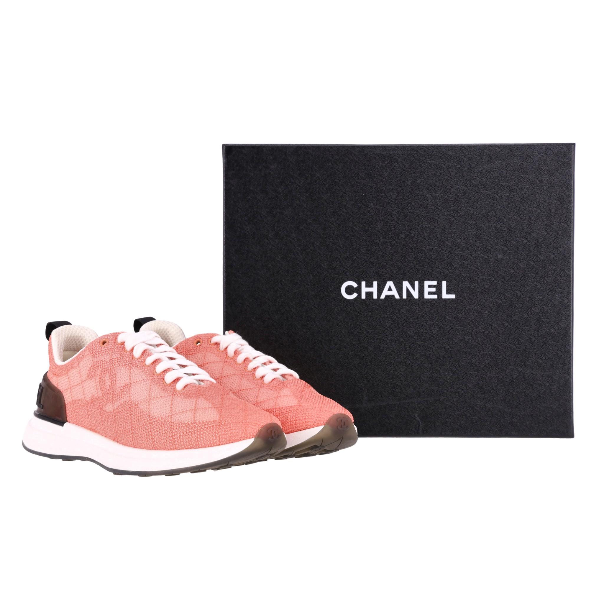Chanel 'CC' Logo Mesh Embroidered Sneakers

Pink, lace-up sneakers crafted from mesh with embroidered, tonal 'CC' logo to the side.

Designed with black rubber, 'Chanel' embossed detail to the heel, white midsoles and all-over 'CC' logo embossed