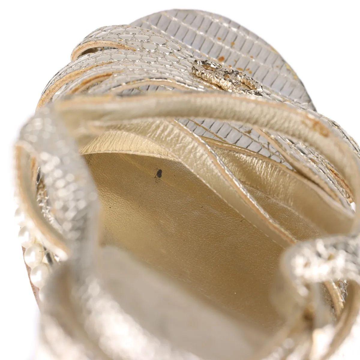 Chanel CC Logo Moc Lizard Wedge Sandalia Oro en venta 13