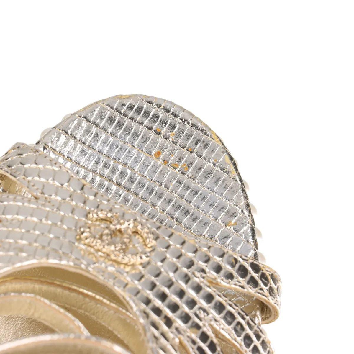 Chanel CC Logo Moc Lizard Wedge Sandalia Oro en venta 14