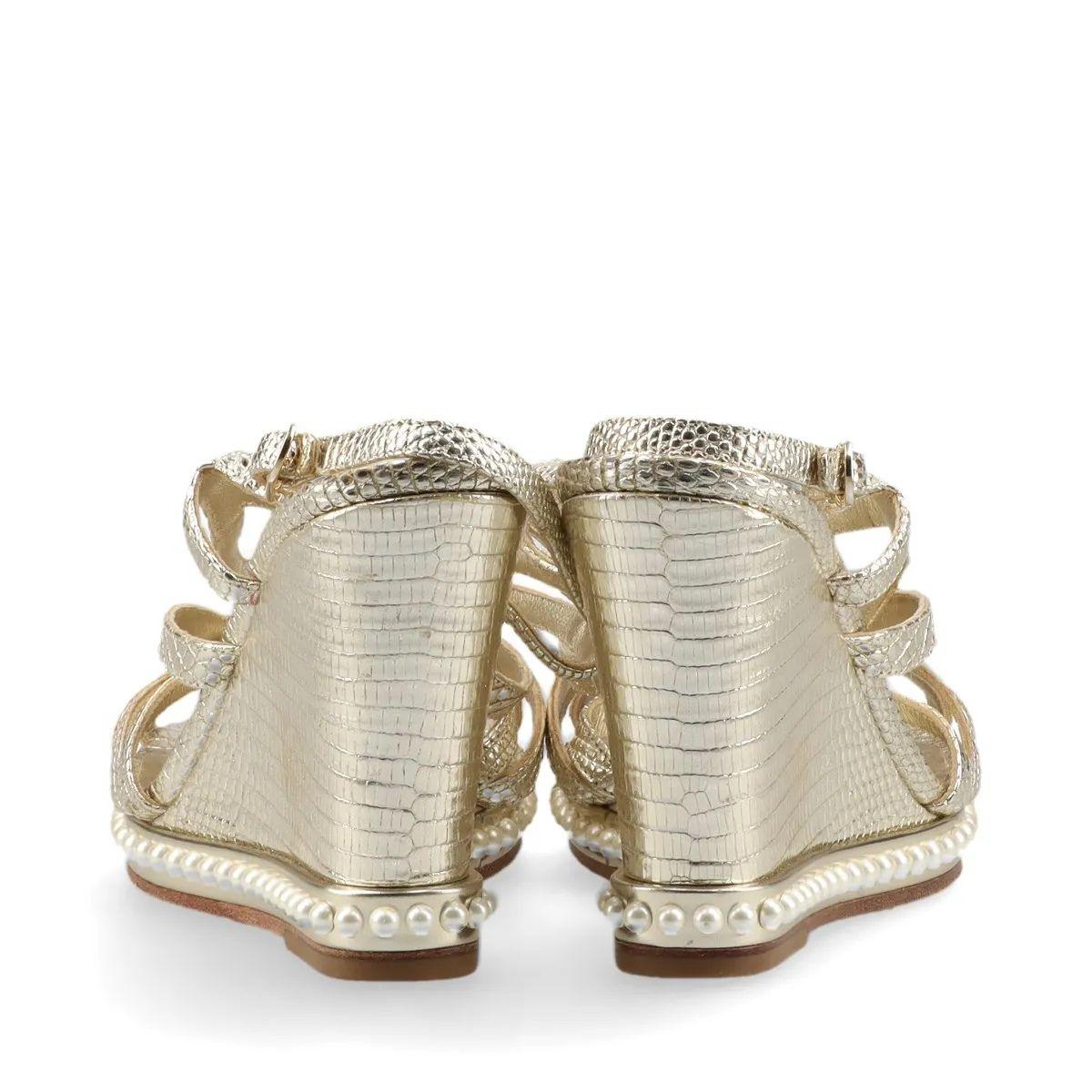 Chanel CC Logo Moc Lizard Wedge Sandalia Oro en venta 3