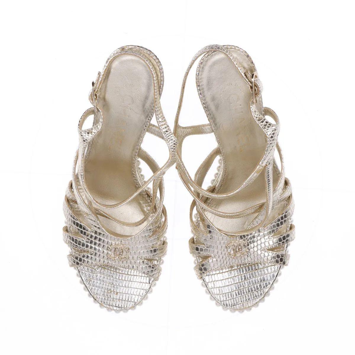 Chanel CC Logo Moc Lizard Wedge Sandalia Oro en venta 4