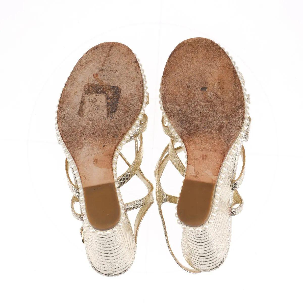 Chanel CC Logo Moc Lizard Wedge Sandalia Oro en venta 5