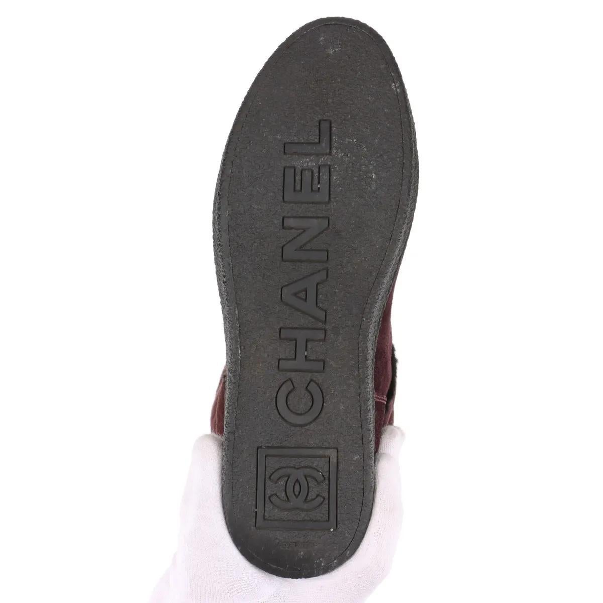 Chanel CC Logo Mouton Botas Largas Burdeos en venta 5