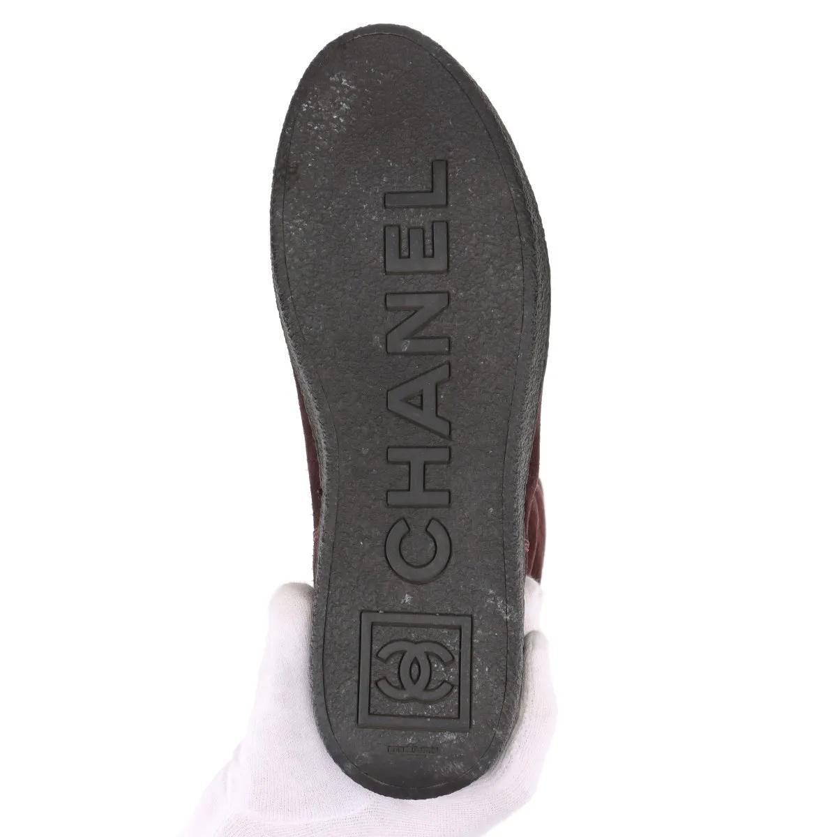 Chanel CC Logo Mouton Botas Largas Burdeos en venta 4