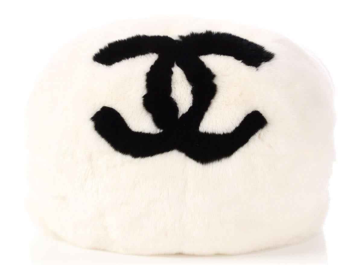 Chanel Cc Logo Muff Vintage Rare Limited Edition White Fur Satchel In Good Condition For Sale In Miami, FL