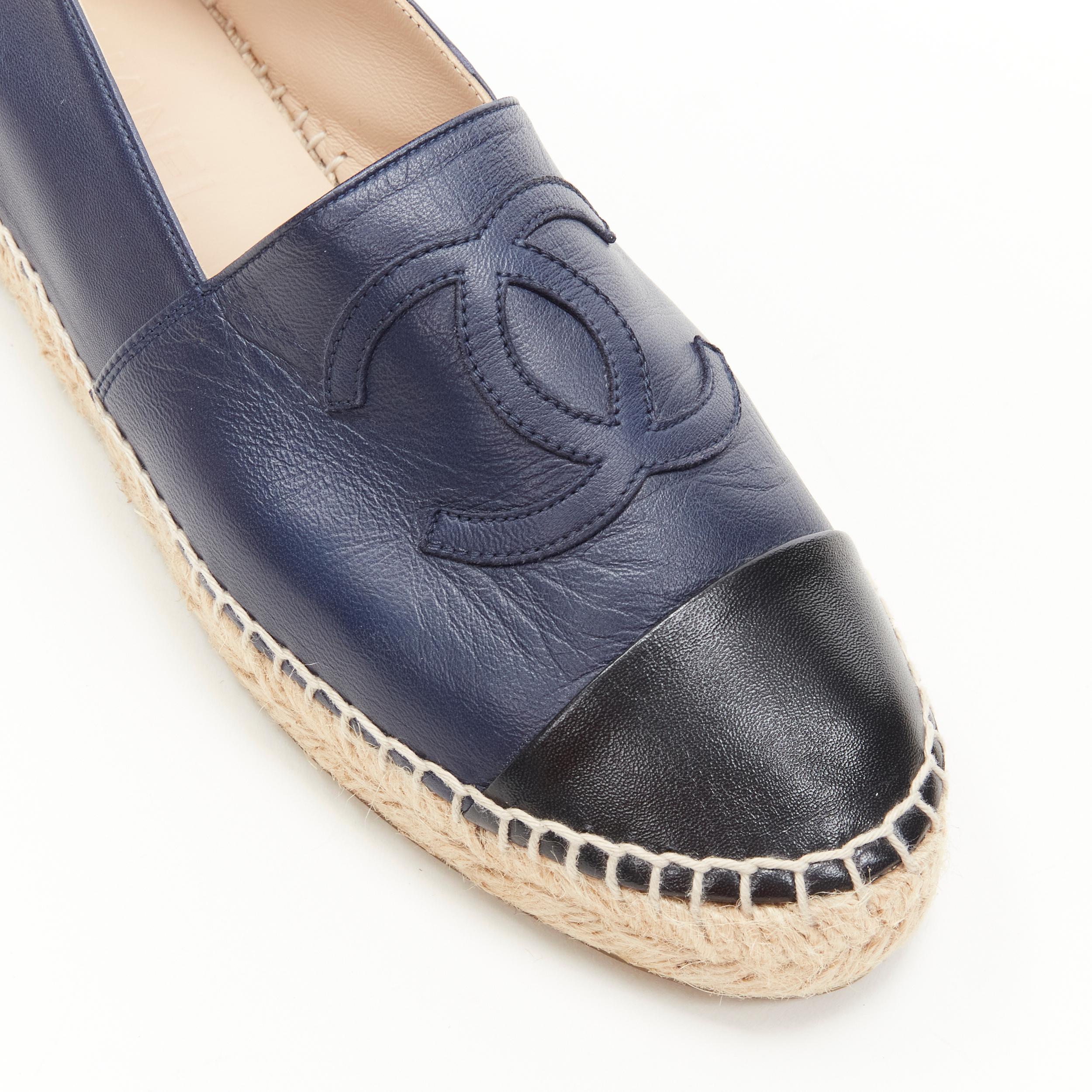 CHANEL CC Logo navy lambskin leather jute espadrilles shoes EU38 US8 In Excellent Condition In Hong Kong, NT