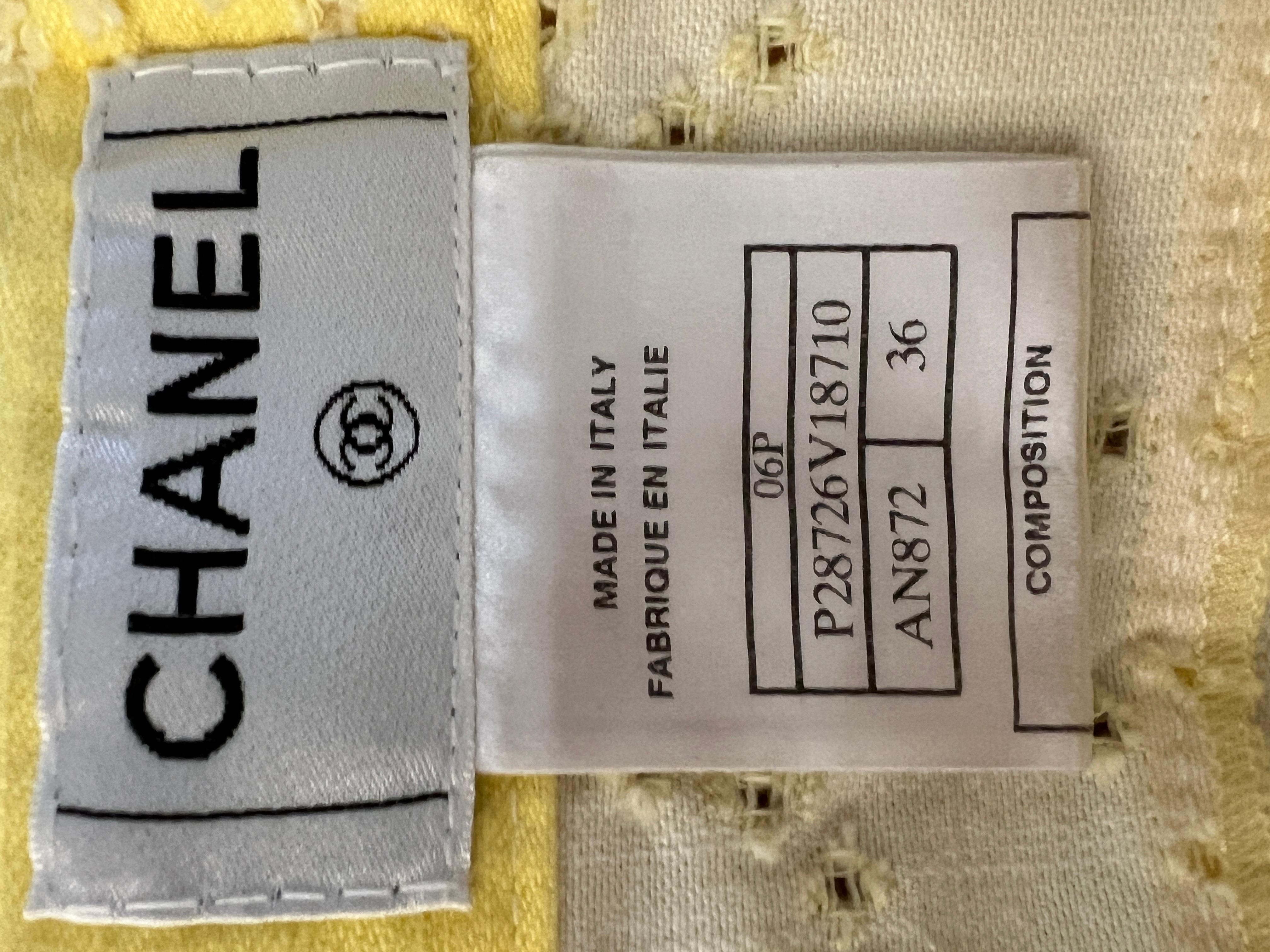 Chanel CC Logo No 5 Denim-Shorts aus Denim im Angebot 4