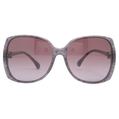 Chanel CC Logo Oversize-Sonnenbrille aus Kunststoff in Lila und Grau