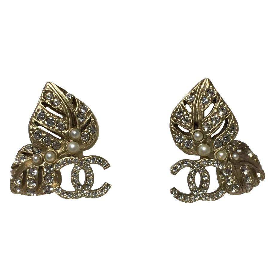 Chanel CC Logo Pale Gold-toned And Rhinestones Earrings  In Excellent Condition In Paris, FR