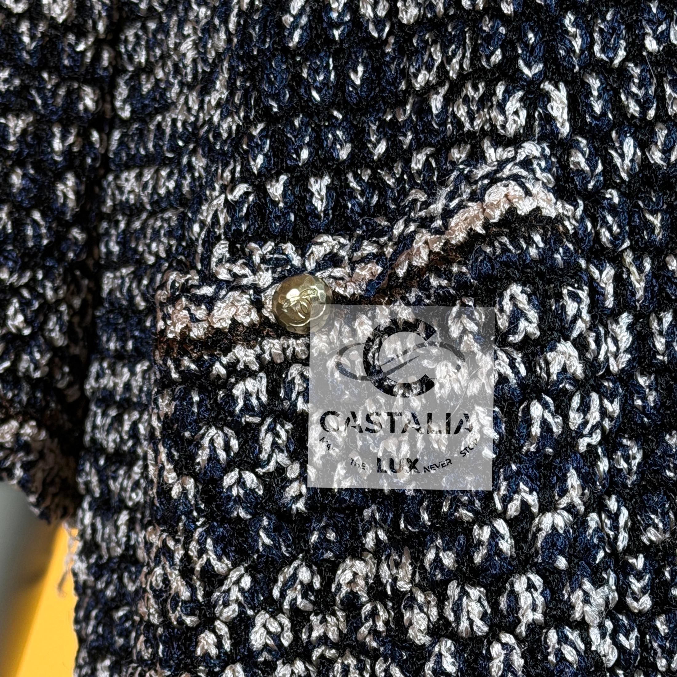 Ensemble veste et robe à collectionner CHANEL CC Logo Patch  42 FR en vente 7
