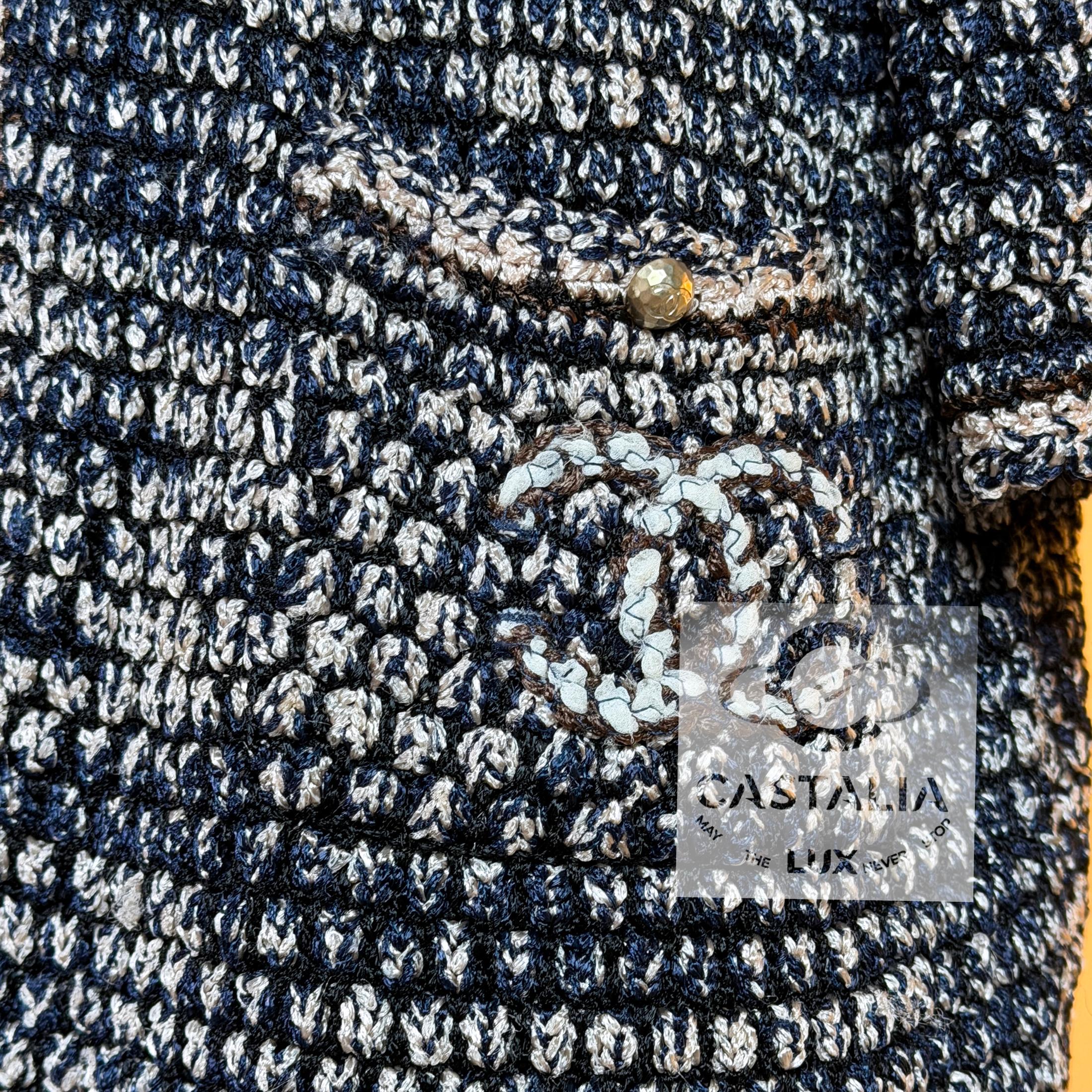 Ensemble veste et robe à collectionner CHANEL CC Logo Patch  42 FR en vente 8