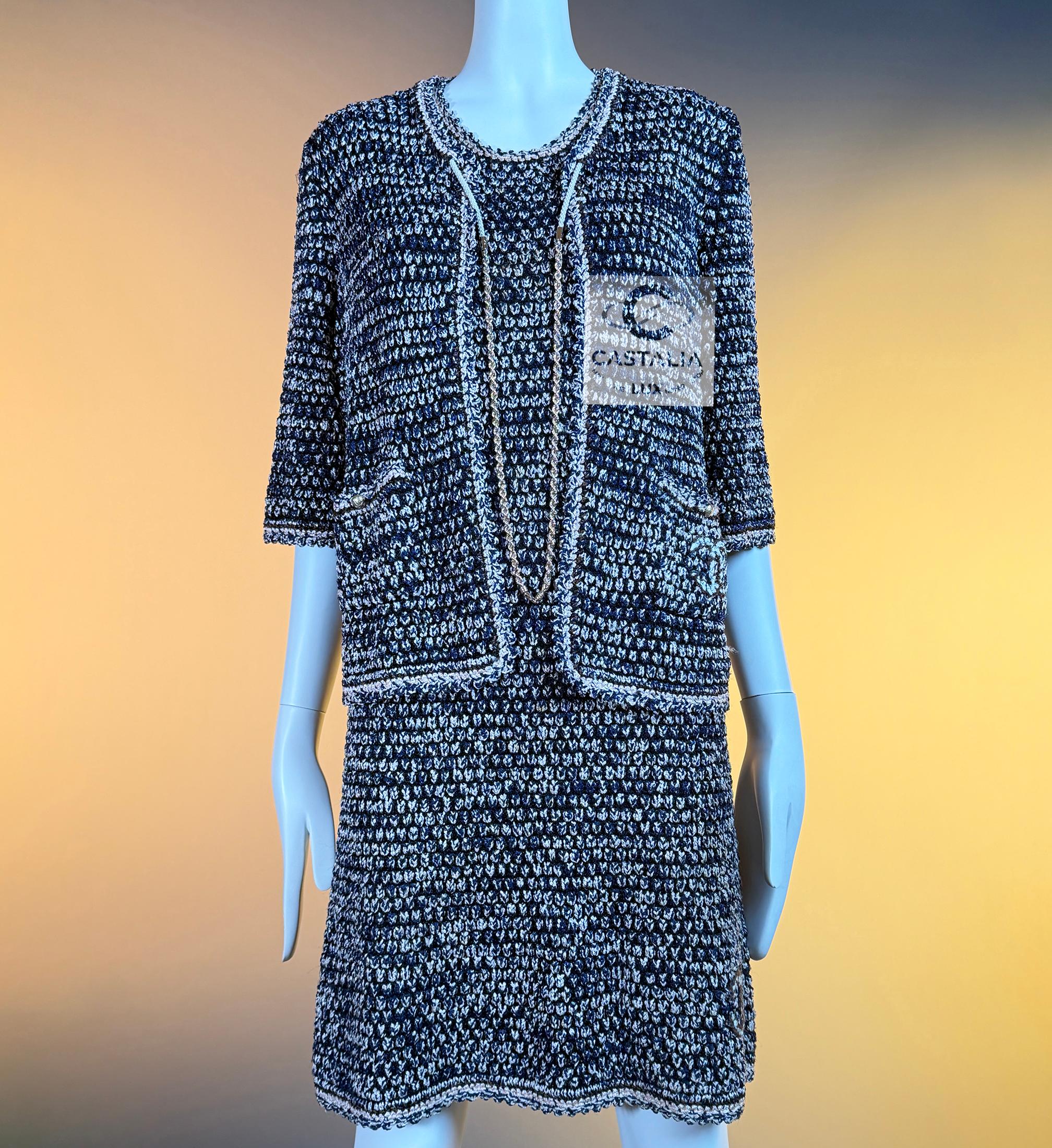 Ensemble veste et robe à collectionner CHANEL CC Logo Patch  42 FR en vente 9
