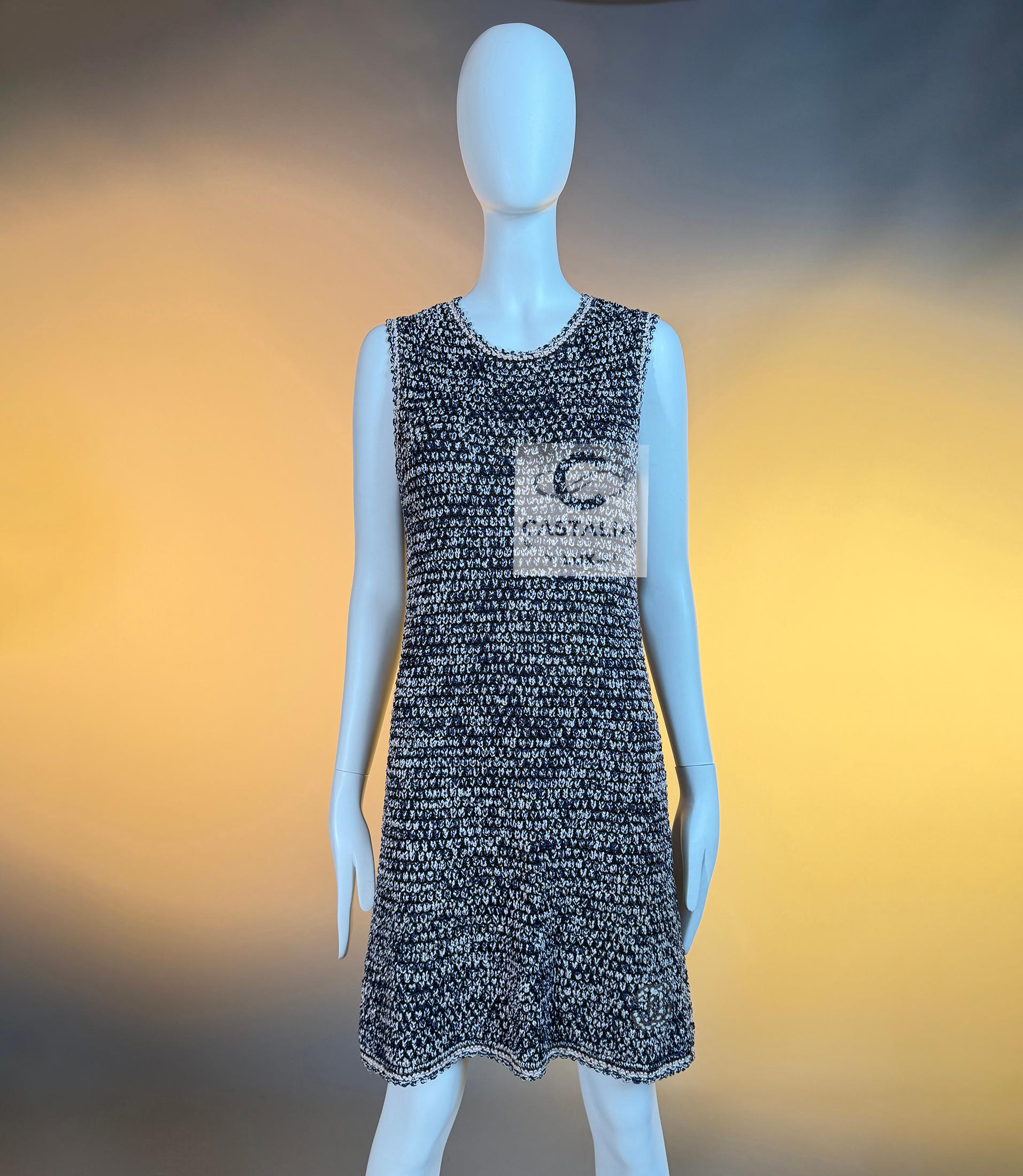 Ensemble veste et robe à collectionner CHANEL CC Logo Patch  42 FR en vente 11