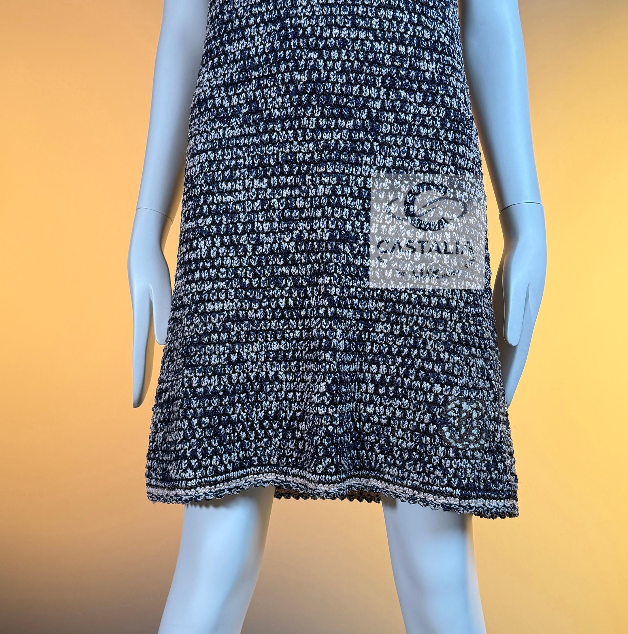 Ensemble veste et robe à collectionner CHANEL CC Logo Patch  42 FR en vente 13