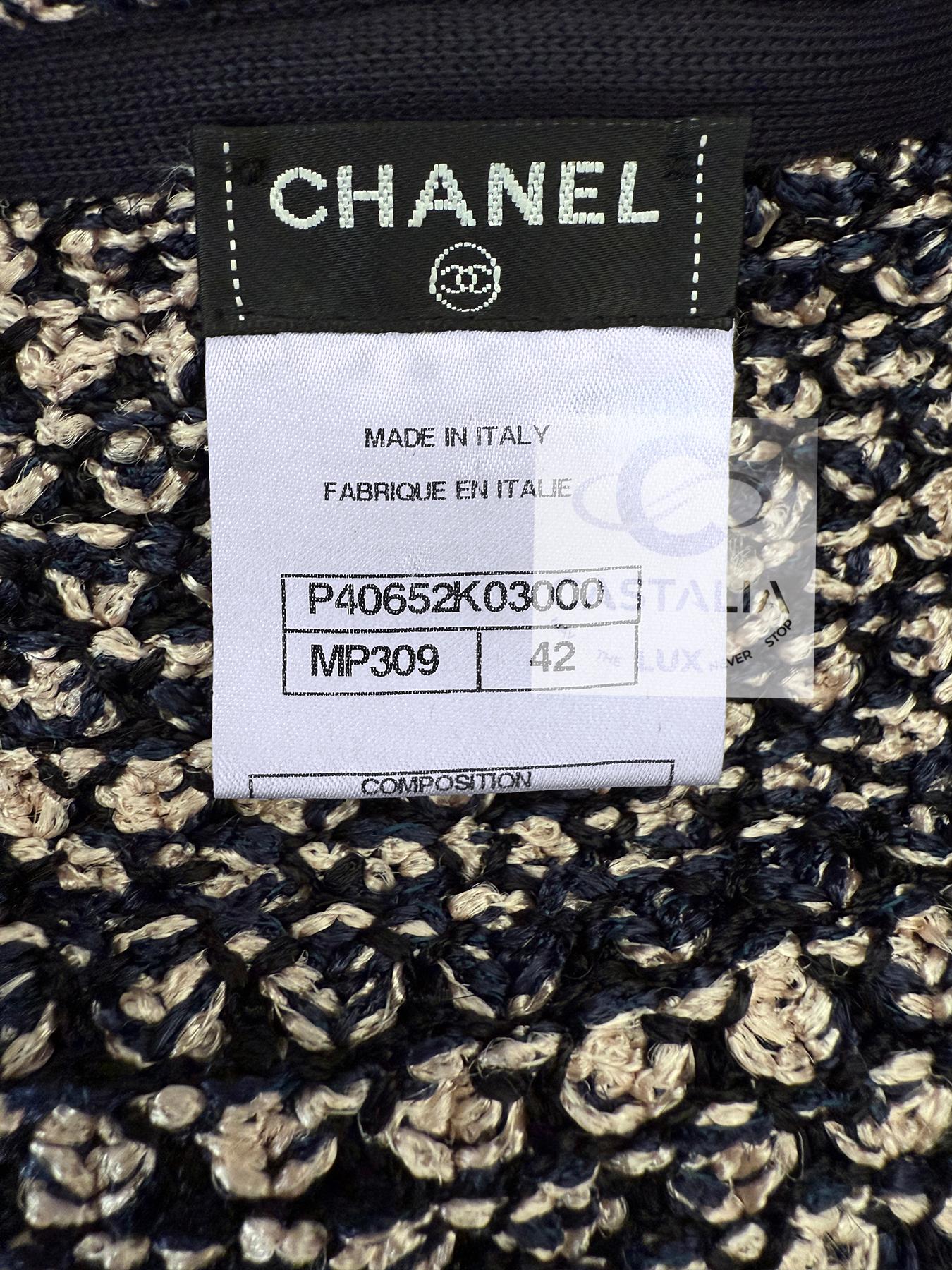 Ensemble veste et robe à collectionner CHANEL CC Logo Patch  42 FR en vente 15
