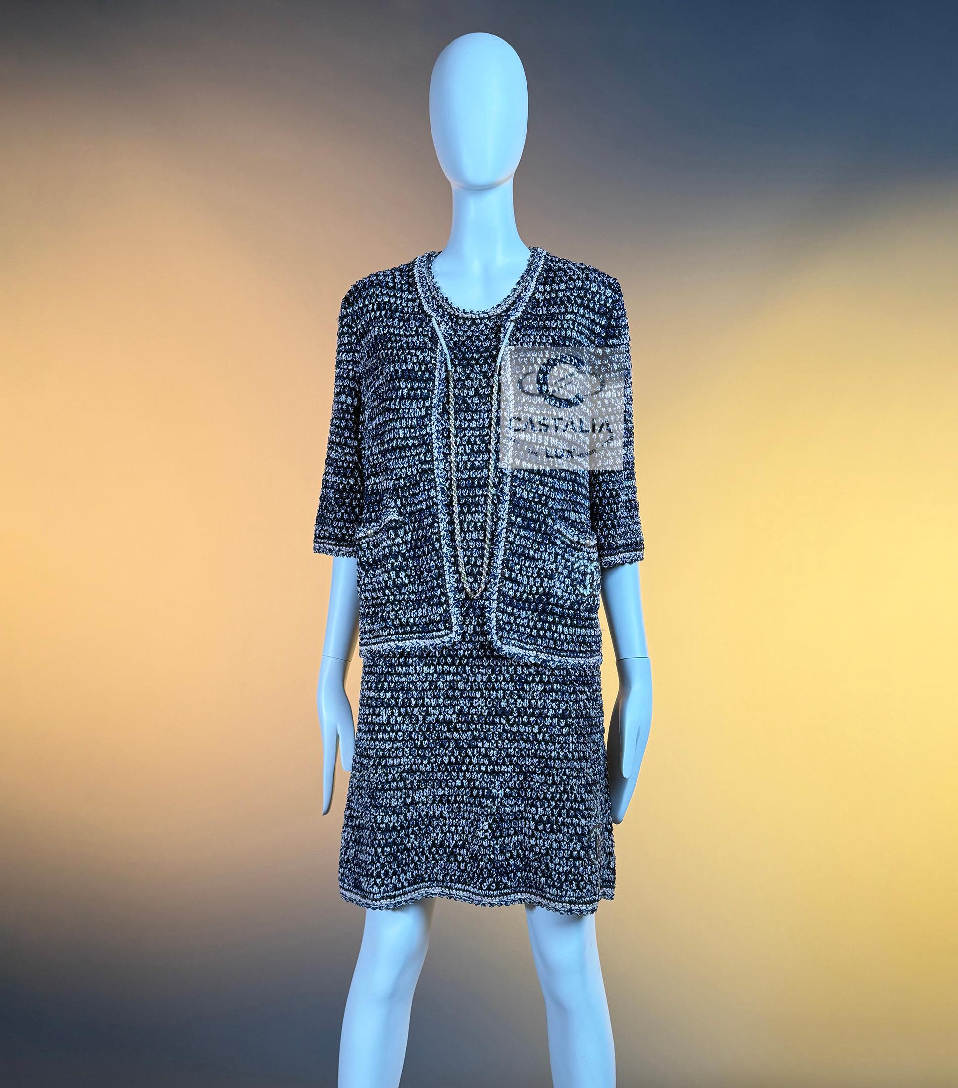 Ensemble veste et robe à collectionner CHANEL CC Logo Patch  42 FR en vente 2