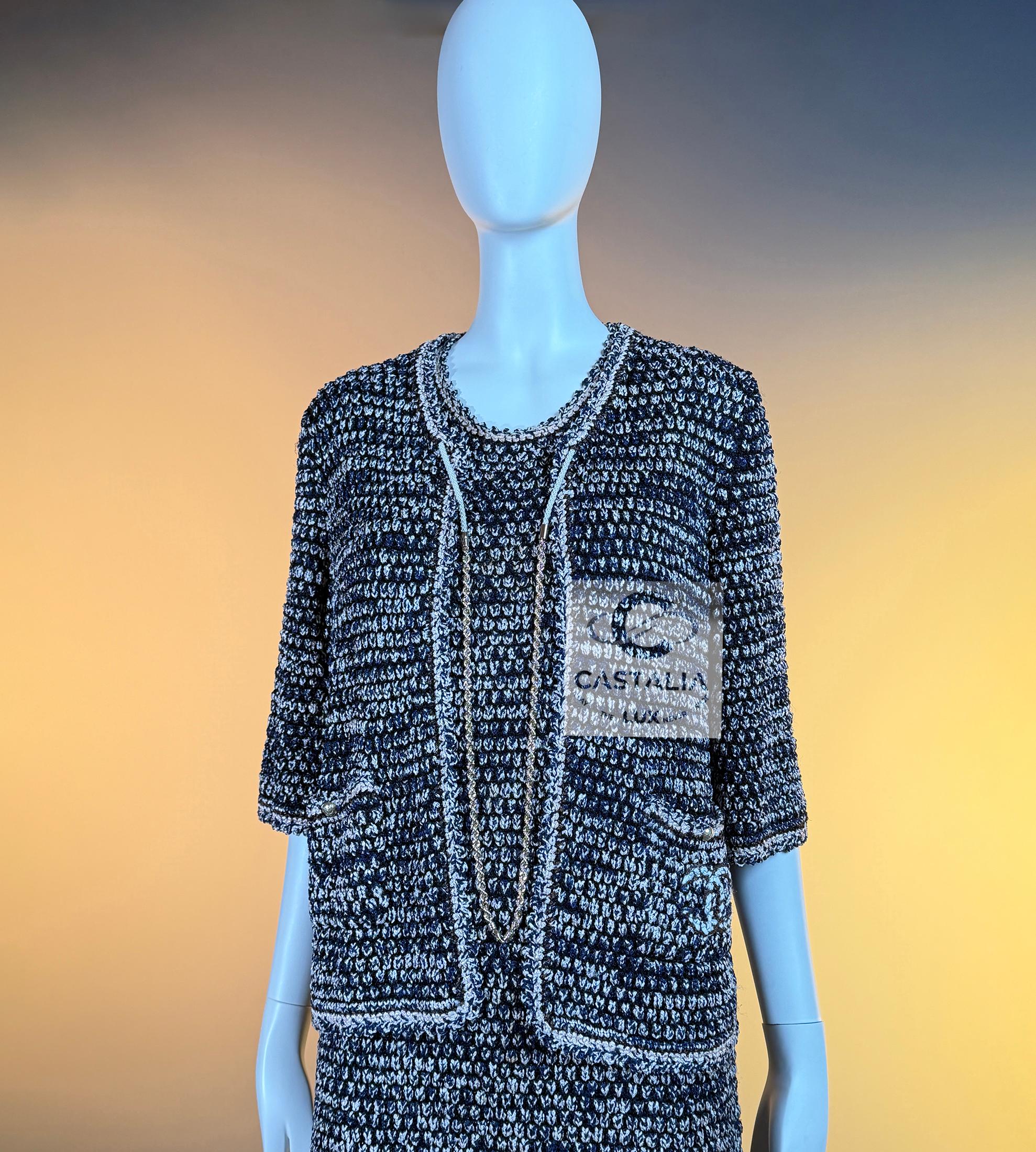 Ensemble veste et robe à collectionner CHANEL CC Logo Patch  42 FR en vente 3