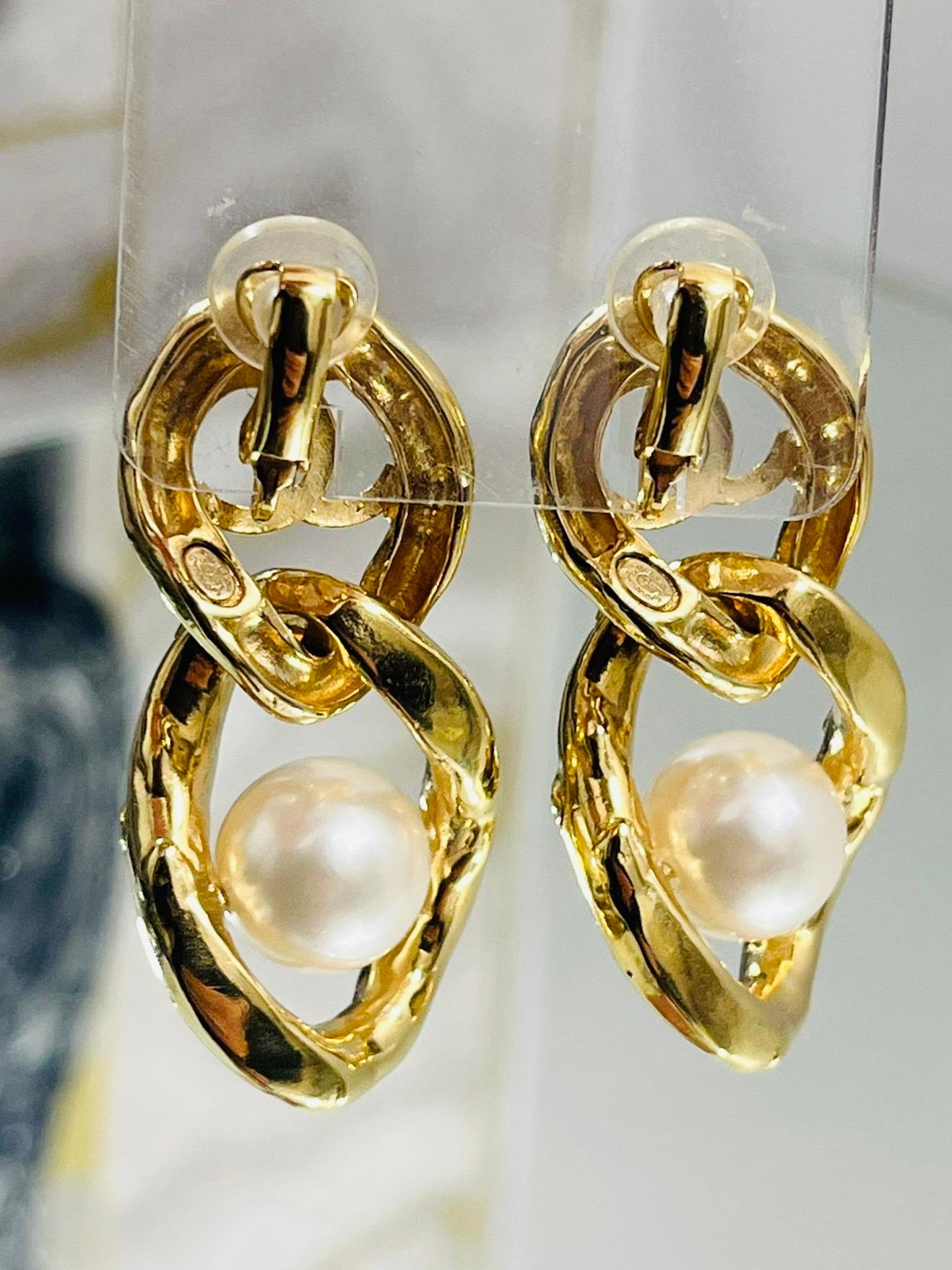 Chanel 'CC' Logo & Pearl Dangle Earrings In Excellent Condition For Sale In London, GB