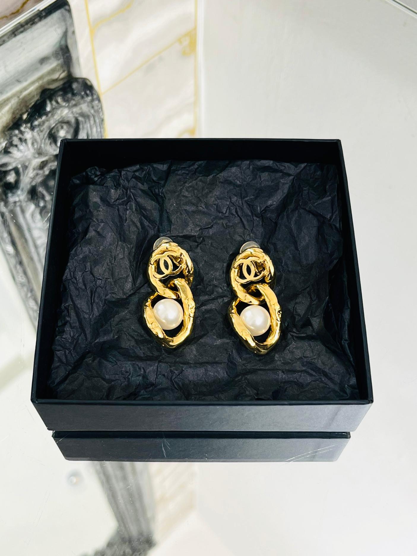 Chanel 'CC' Logo & Pearl Dangle Earrings For Sale 2