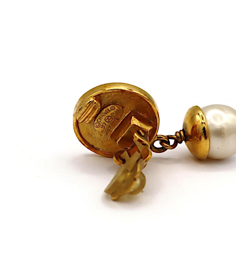 CHANEL CC Logo Pearl Dangle Earrings, Primavera 1997 en venta 4