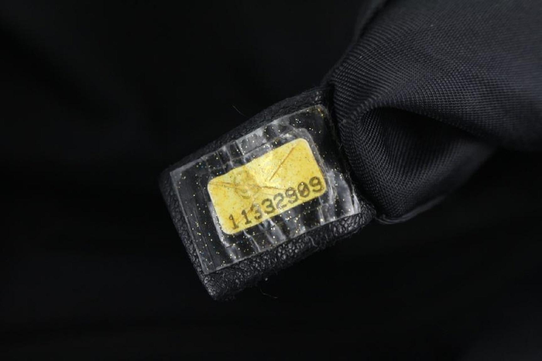 Noir Sac de messager sportif perforé avec logo CC de Chanel 619cas616  en vente