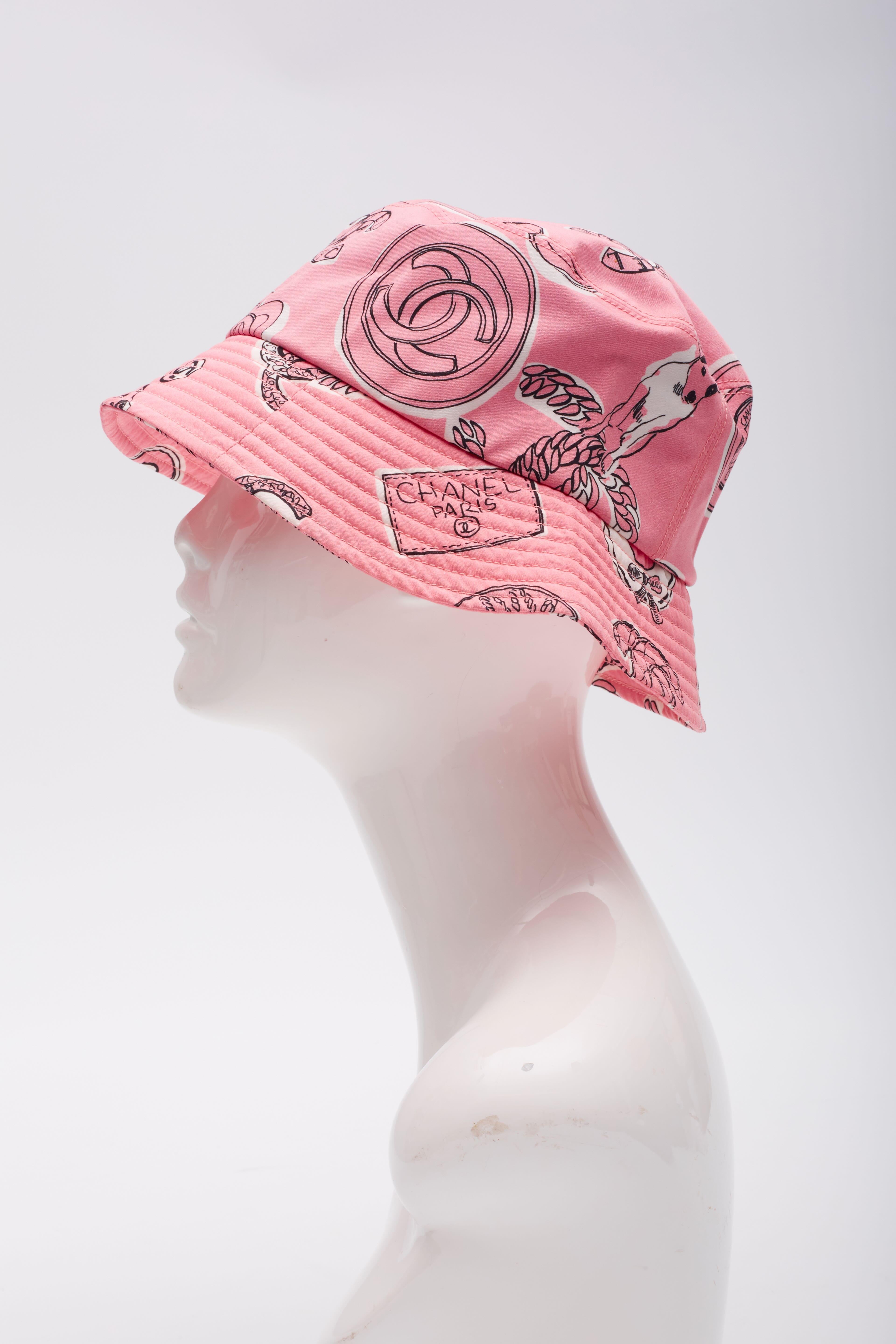 Chanel CC Logo Printed Pink Cotton Bucket Hat In New Condition For Sale In Montreal, Quebec