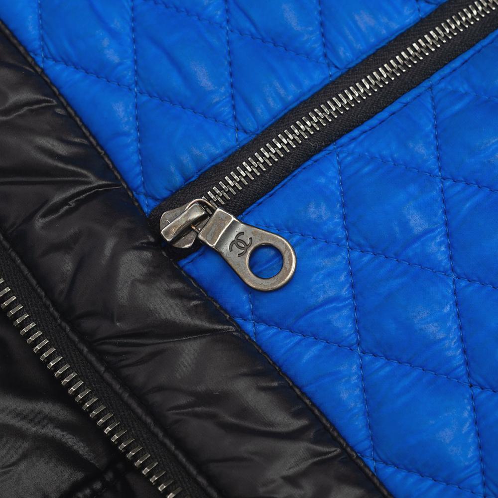 Chanel CC Logo Quilted Reversible Puffer Jacket In Excellent Condition In Dubai, AE