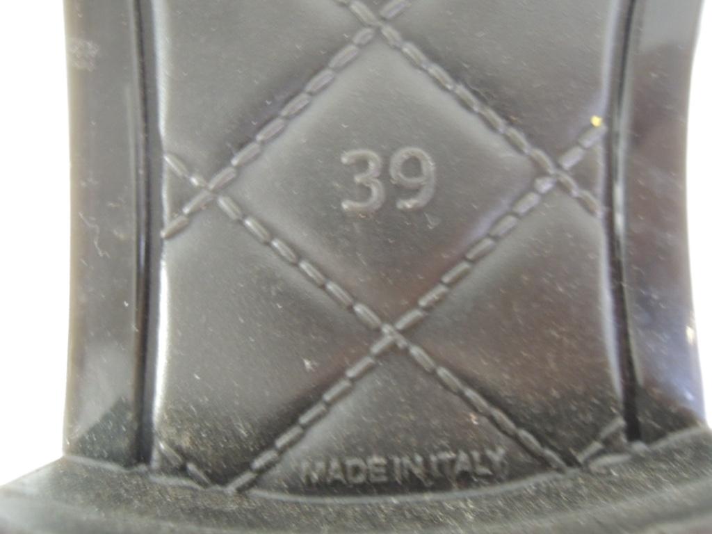 Chanel CC Logo Rain Boots Size 39 In Good Condition In Oakland, CA
