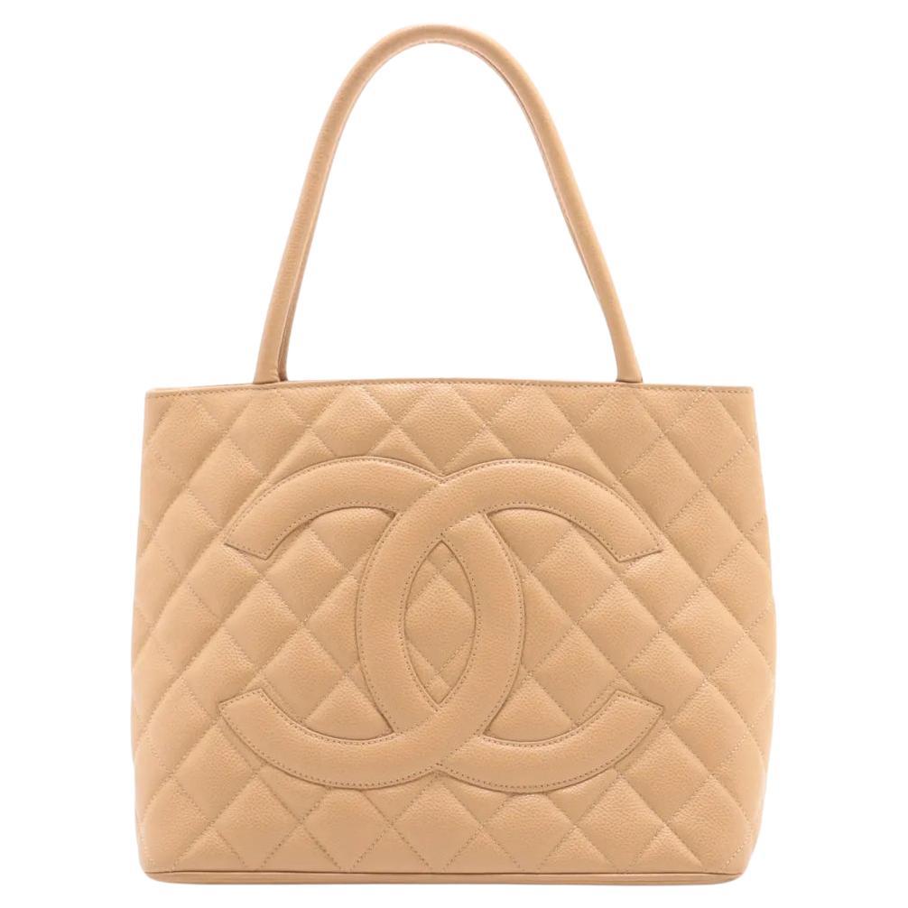 Chanel CC Logo Re-release Caviar Skin Tote Bag Beige im Angebot