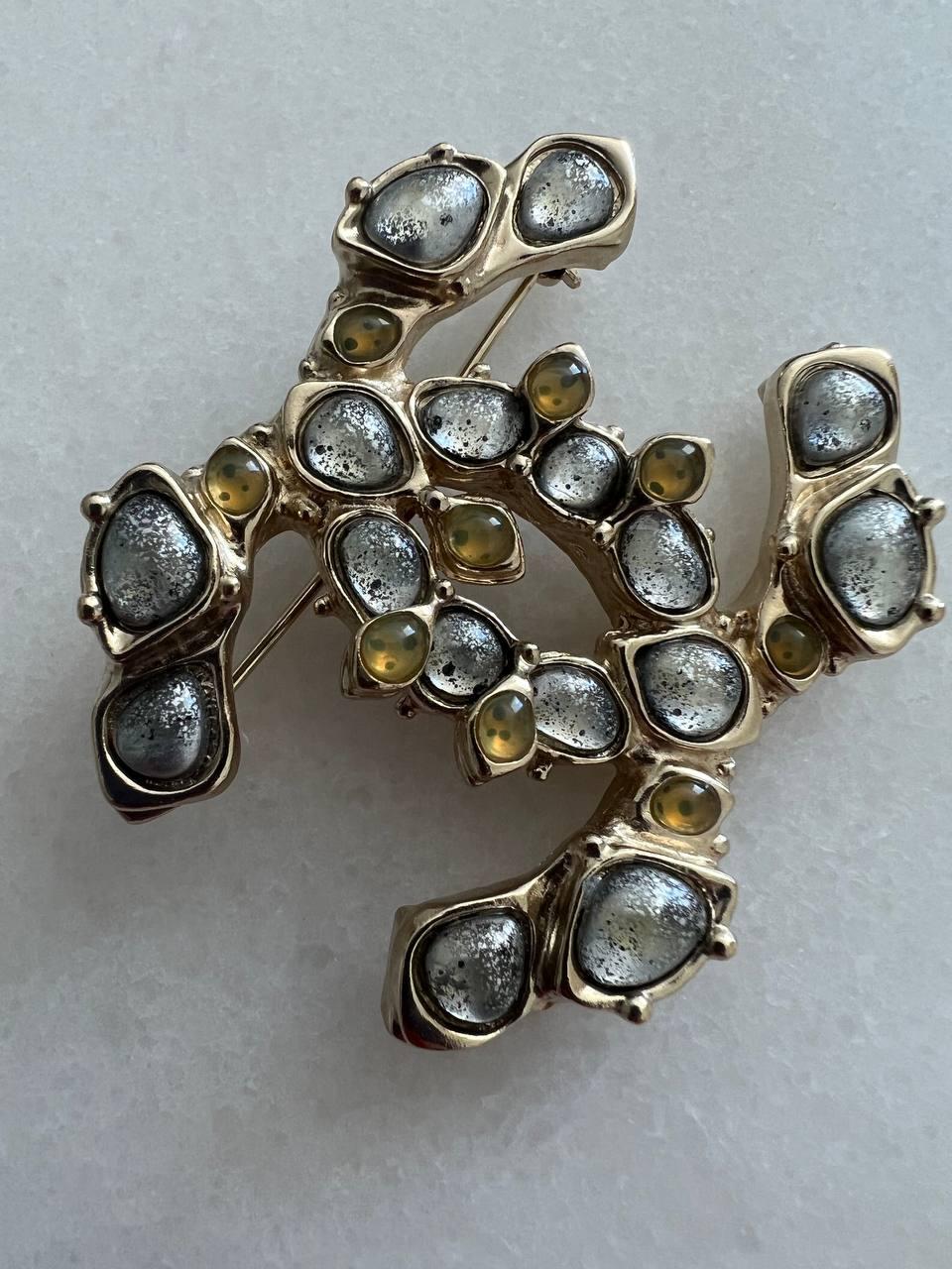 Chanel CC logo Resin cabochons brooch, 2012 In Good Condition For Sale In New York, NY