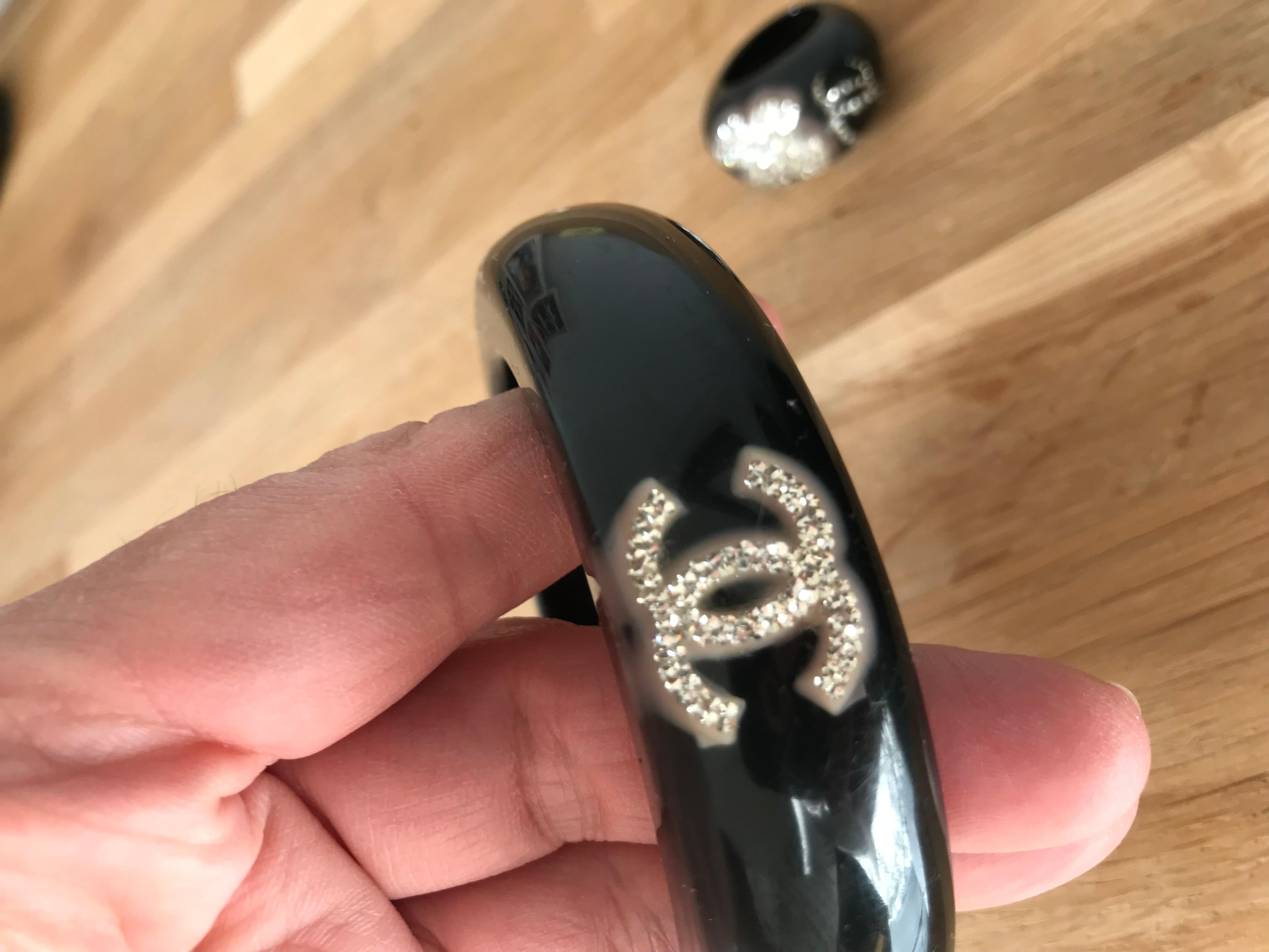 CHANEL. Conjunto de pulsera y anillo de brillantes con logotipo CC en Bueno estado para la venta en CACHAN, FR