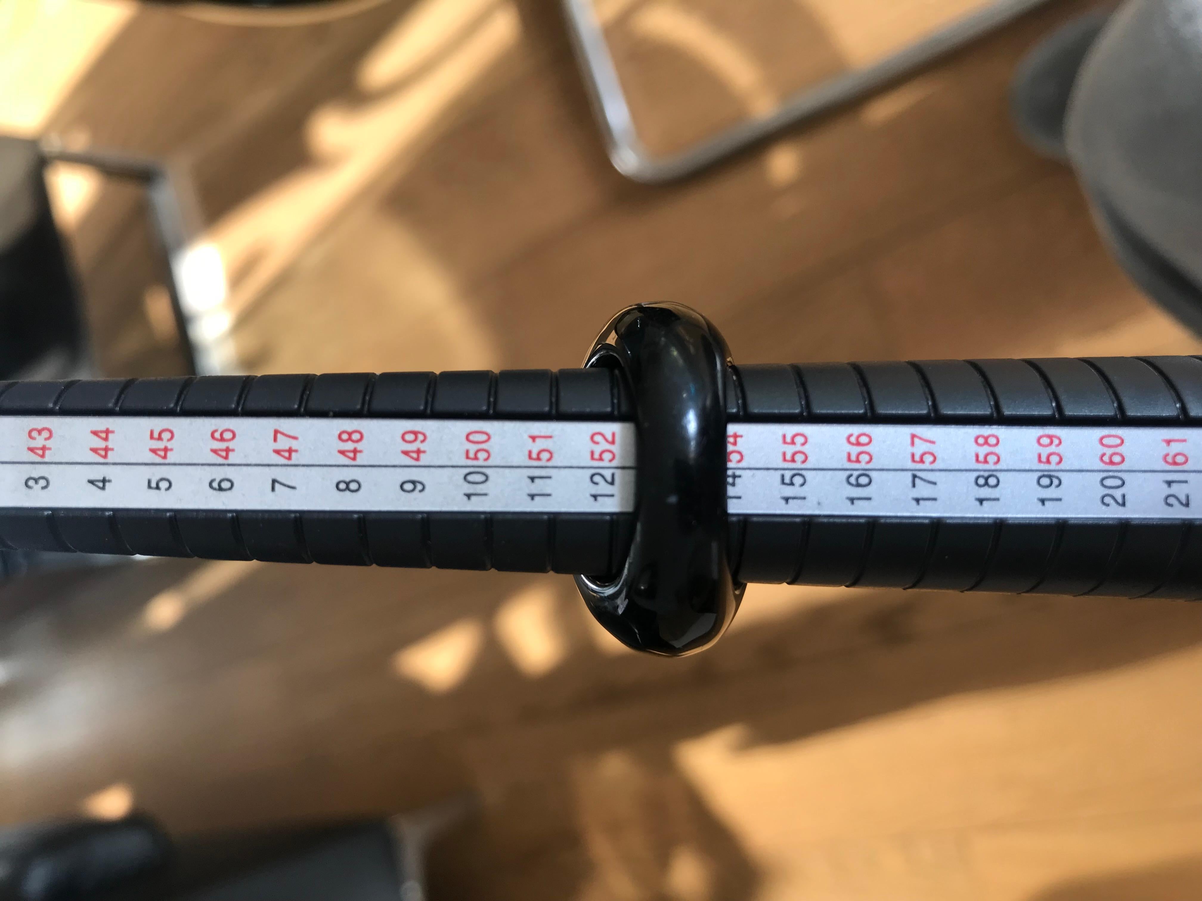 CHANEL. Conjunto de pulsera y anillo de brillantes con logotipo CC en venta 4