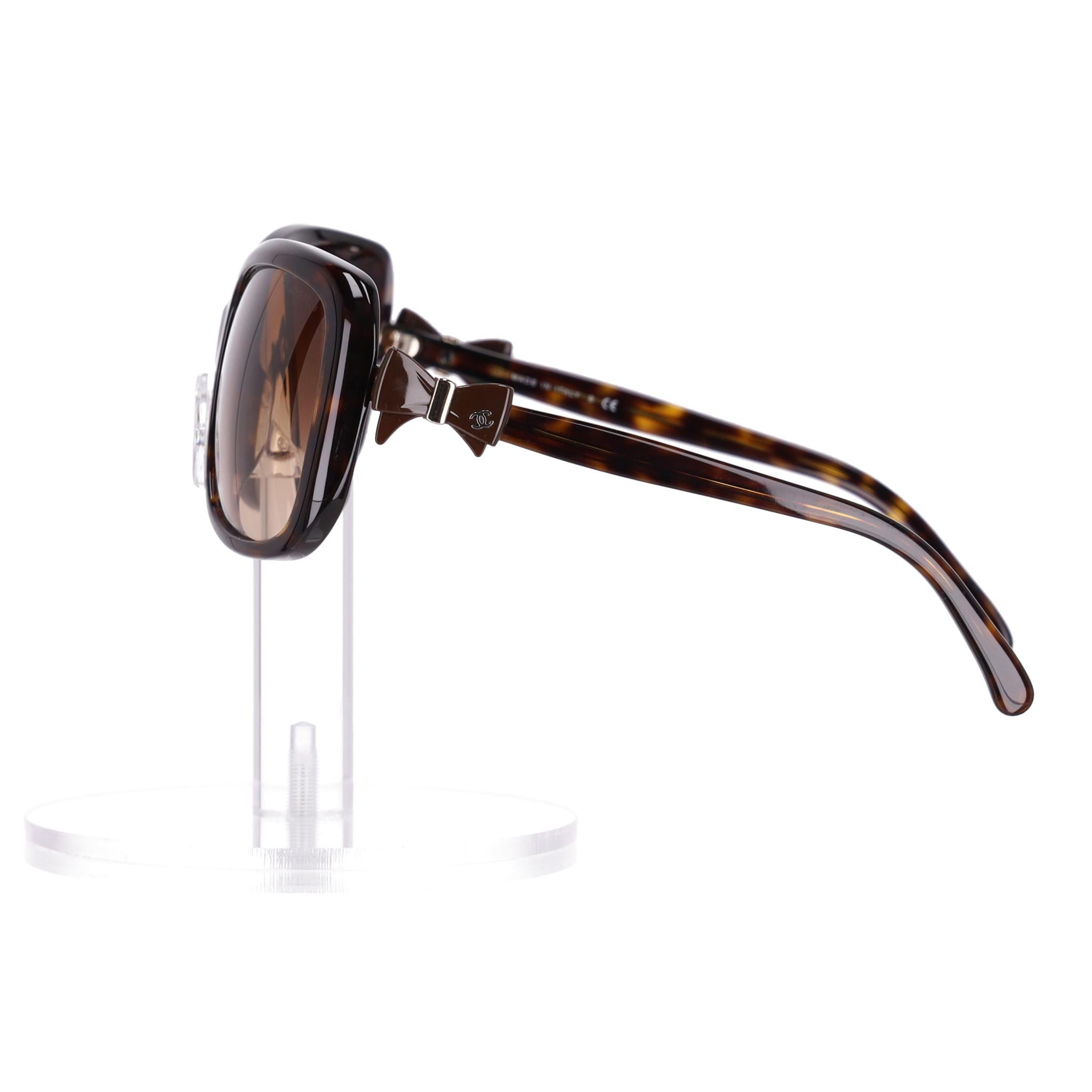 Gafas de sol Chanel 'CC' Logo Ribbon Detail Tortoise Marrón en venta