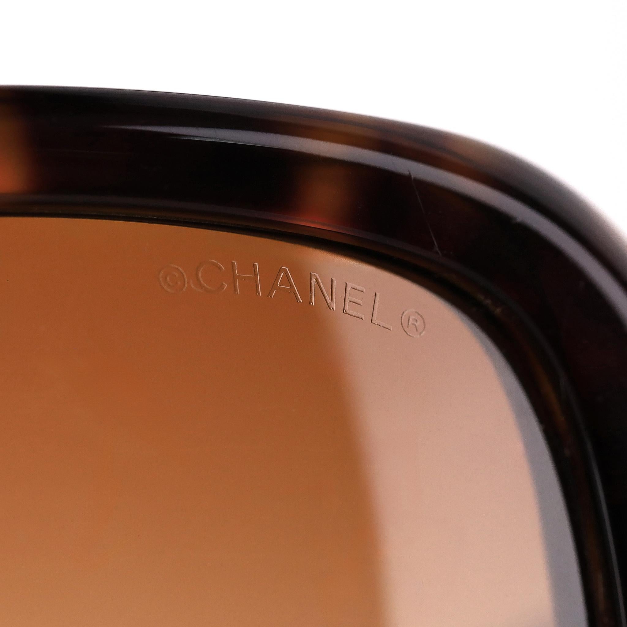 Gafas de sol Chanel 'CC' Logo Ribbon Detail Tortoise en venta 2
