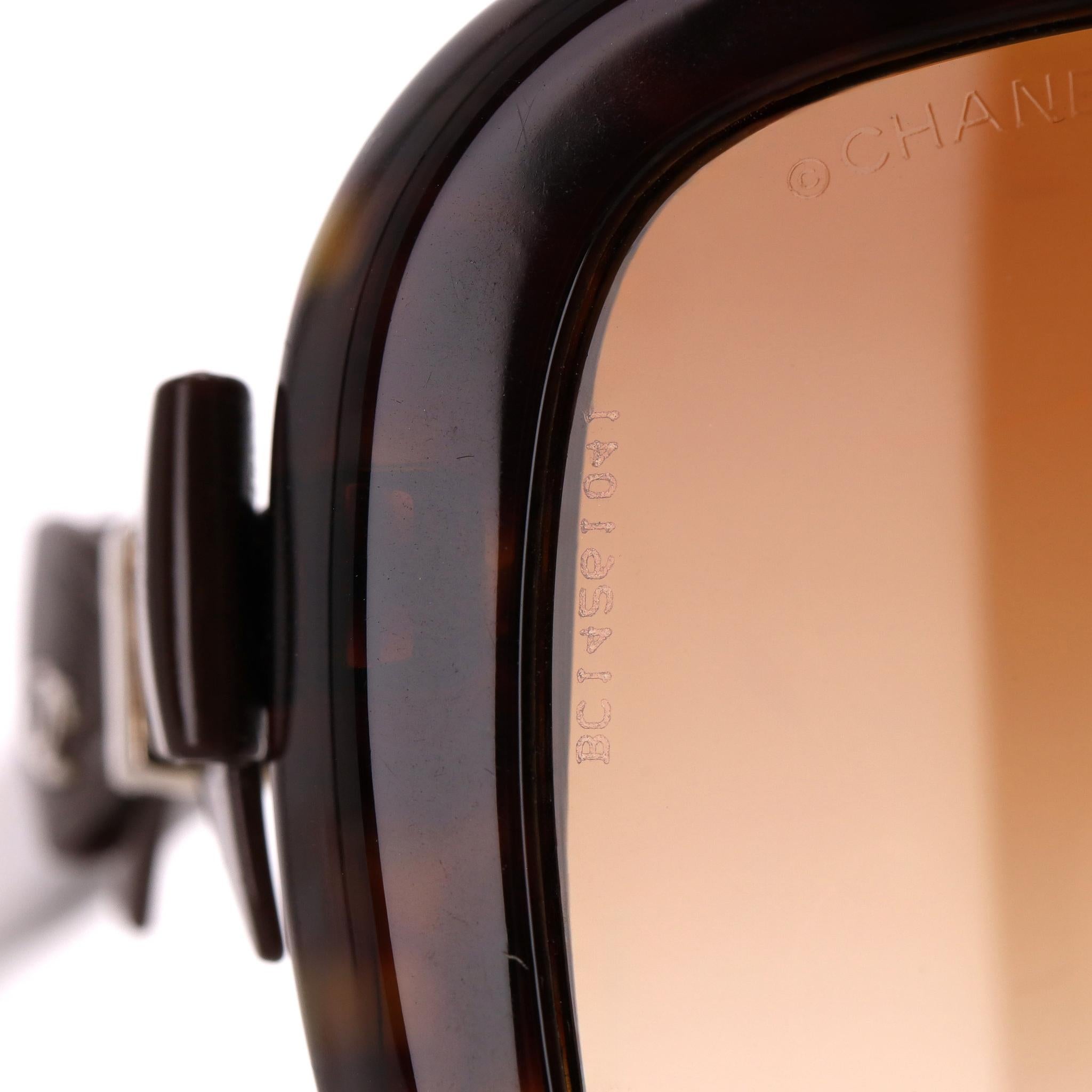 Gafas de sol Chanel 'CC' Logo Ribbon Detail Tortoise en venta 3