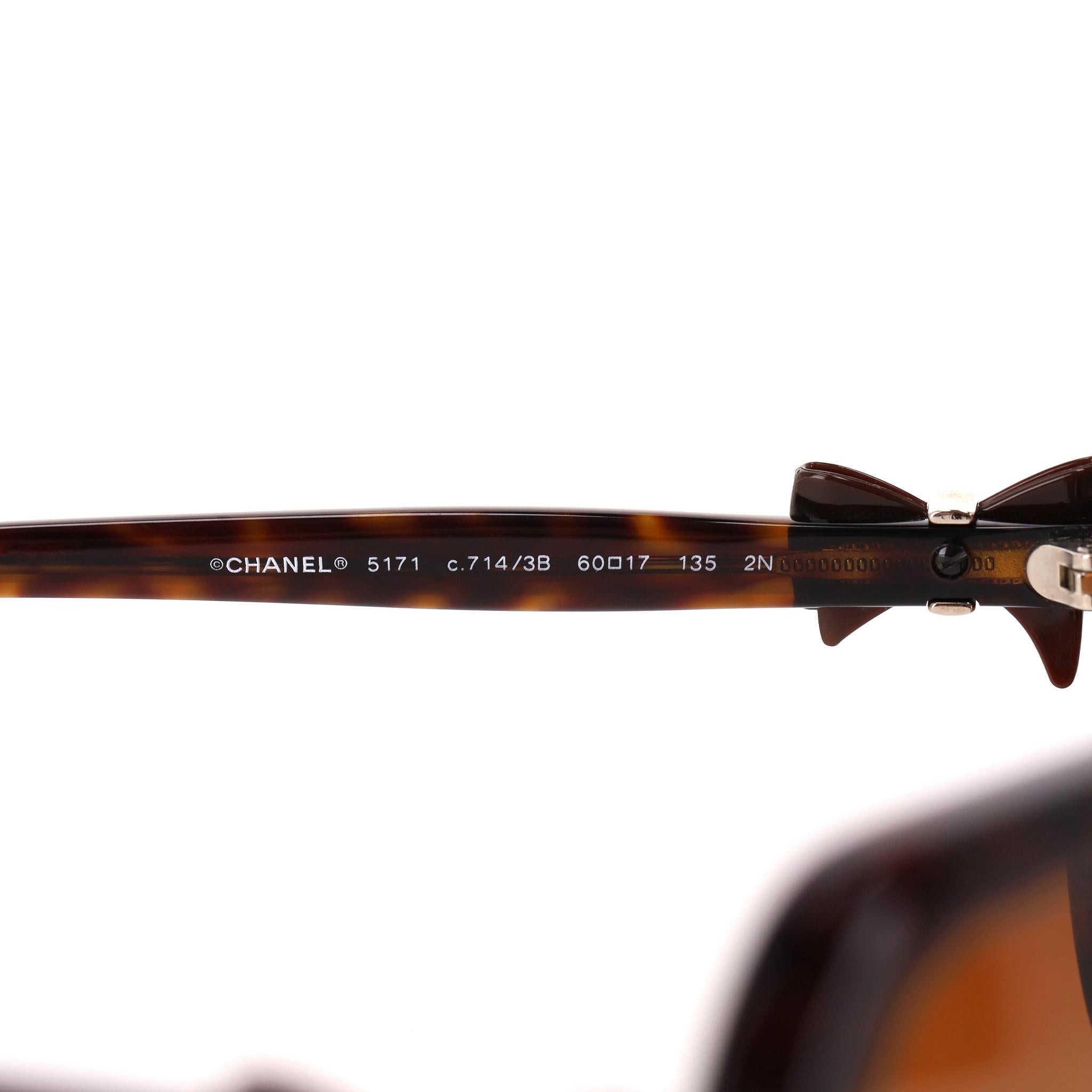 Gafas de sol Chanel 'CC' Logo Ribbon Detail Tortoise en venta 4