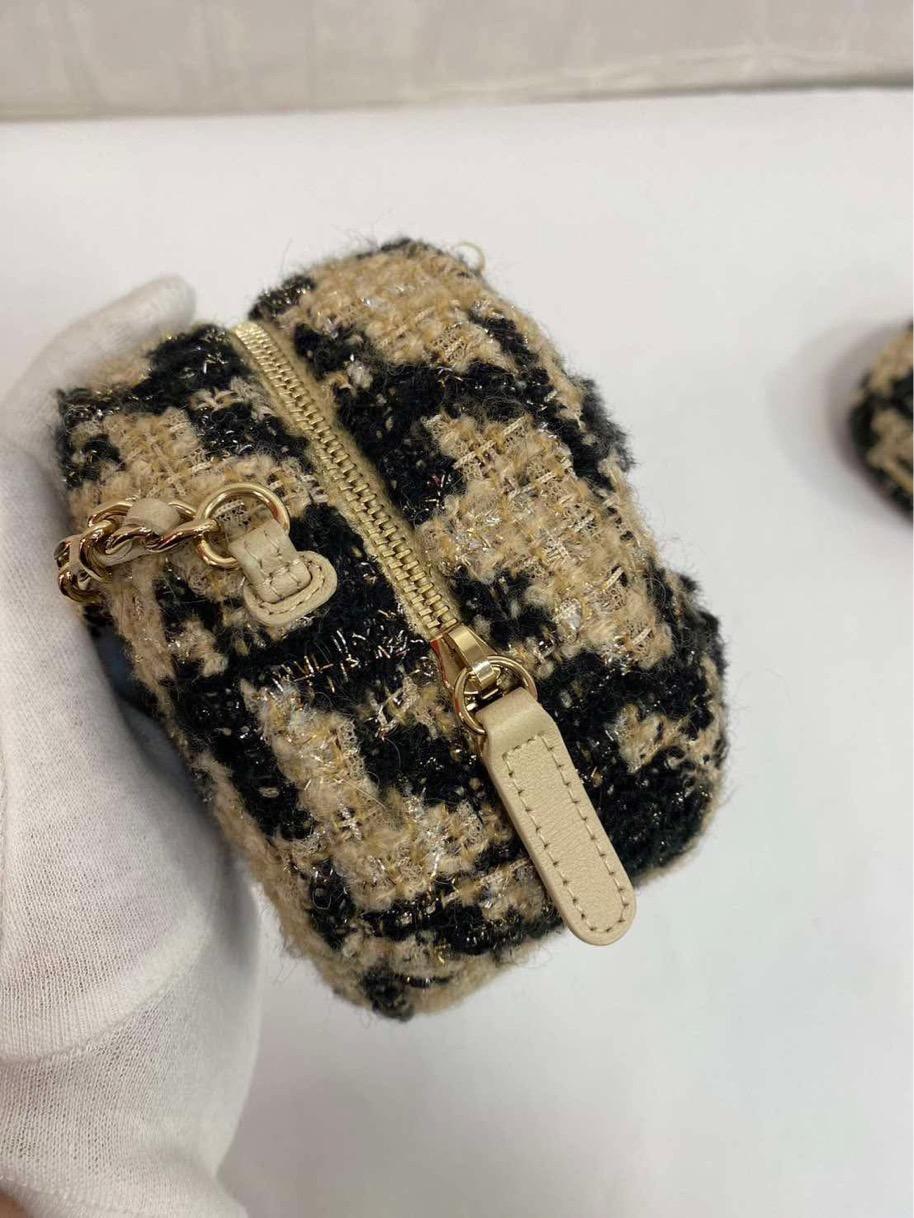 Chanel CC Logo Round Shearling Chain Shoulder Bag Beige x Black In Good Condition For Sale In Humacao, PR