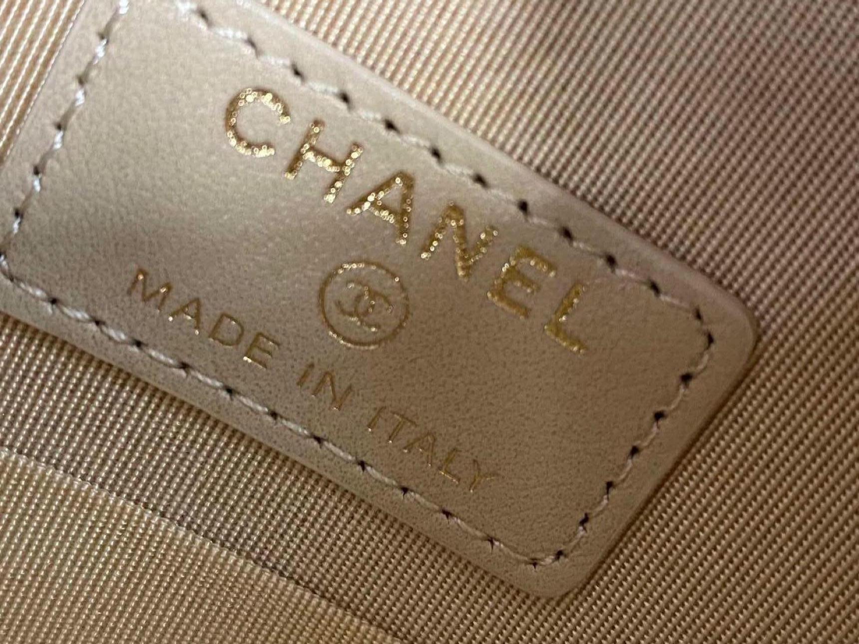 Chanel CC Logo Round Shearling Chain Shoulder Bag Beige x Black For Sale 2