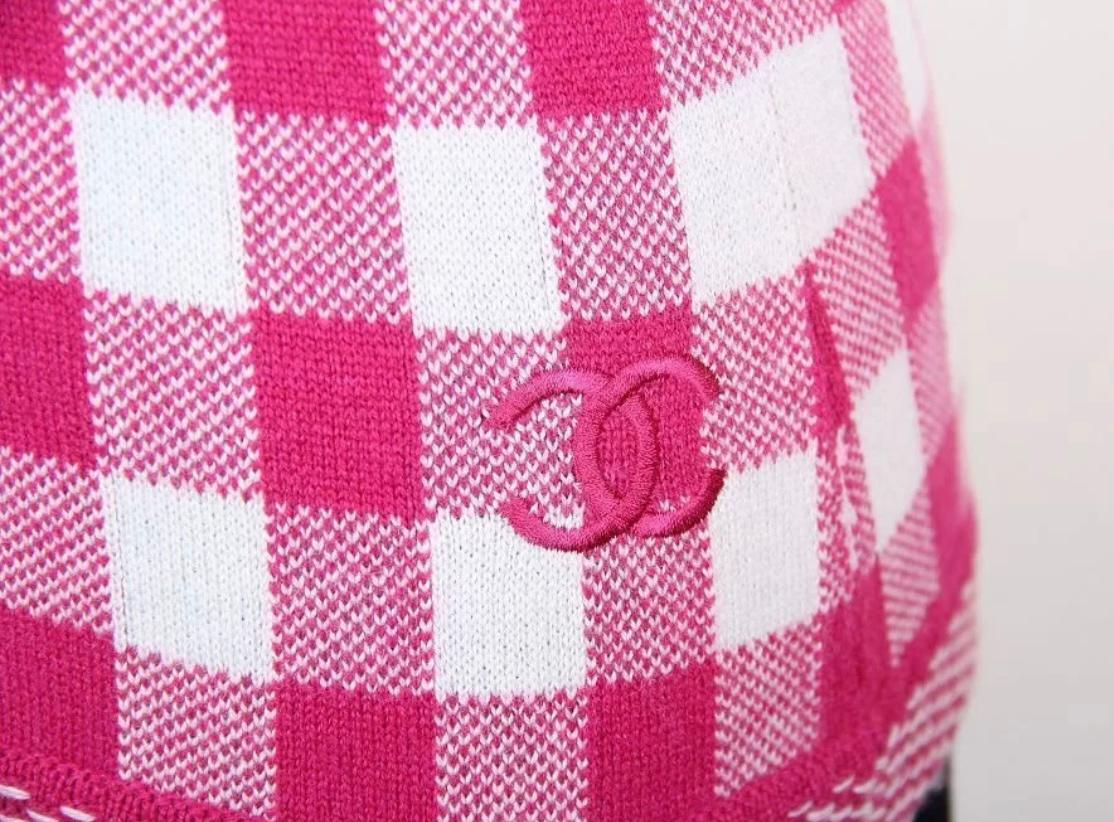 Chanel CC Logo Runway Checked Cashmere Jumper In Excellent Condition For Sale In Dubai, AE