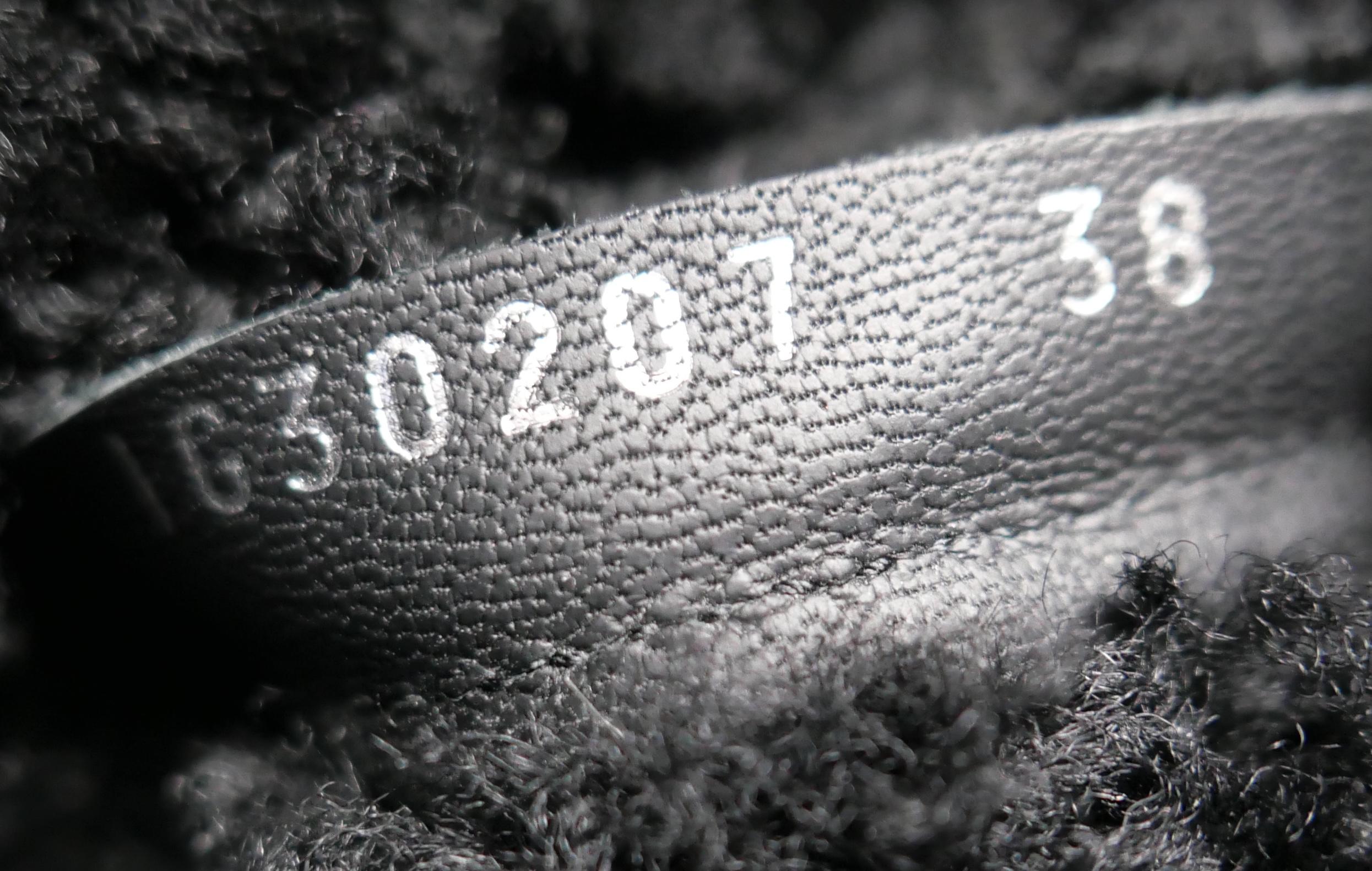 Chanel CC Logo Shearling gefütterte Mukluk Stiefel im Angebot 3