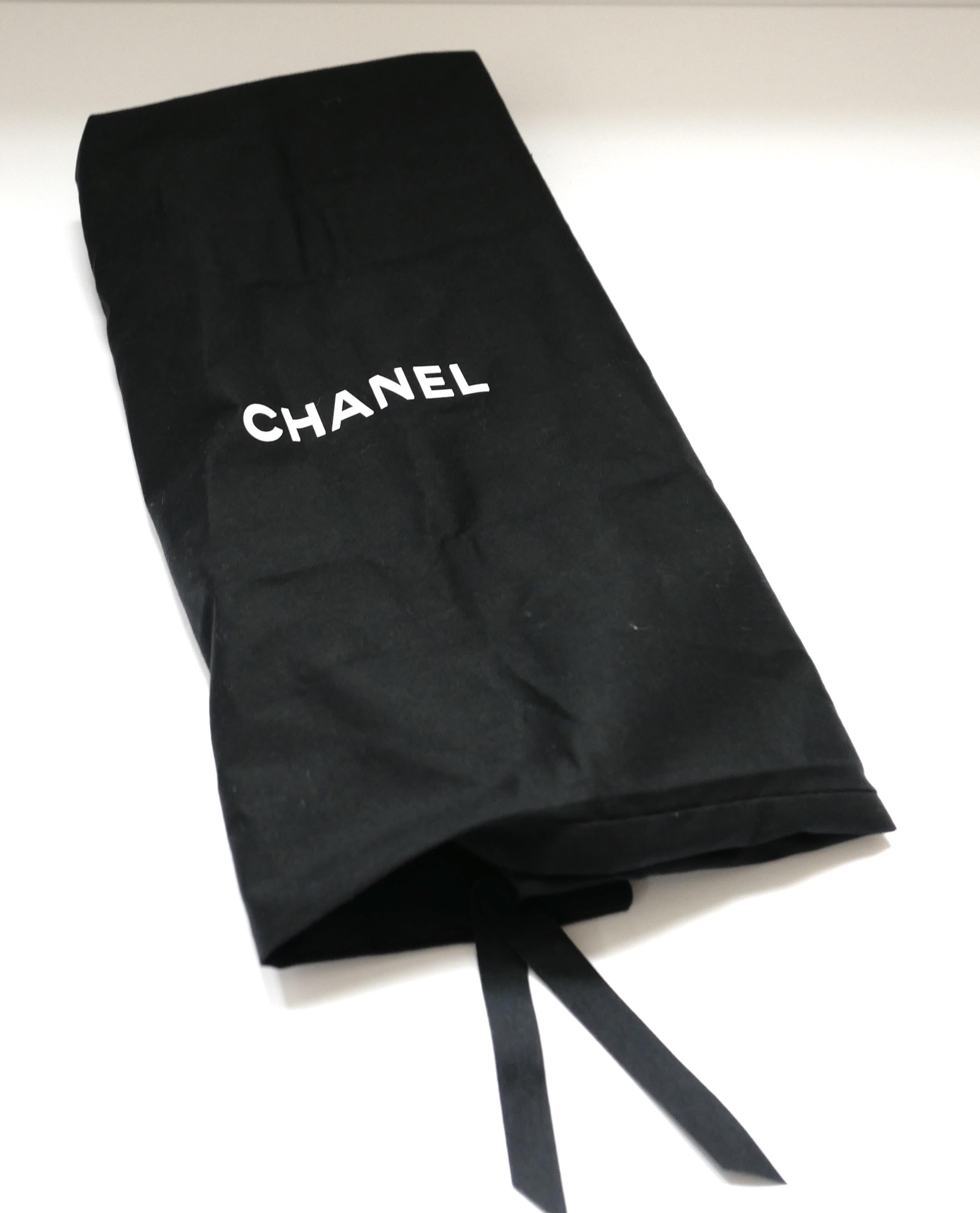 Chanel CC Logo Shearling gefütterte Mukluk Stiefel im Angebot 4