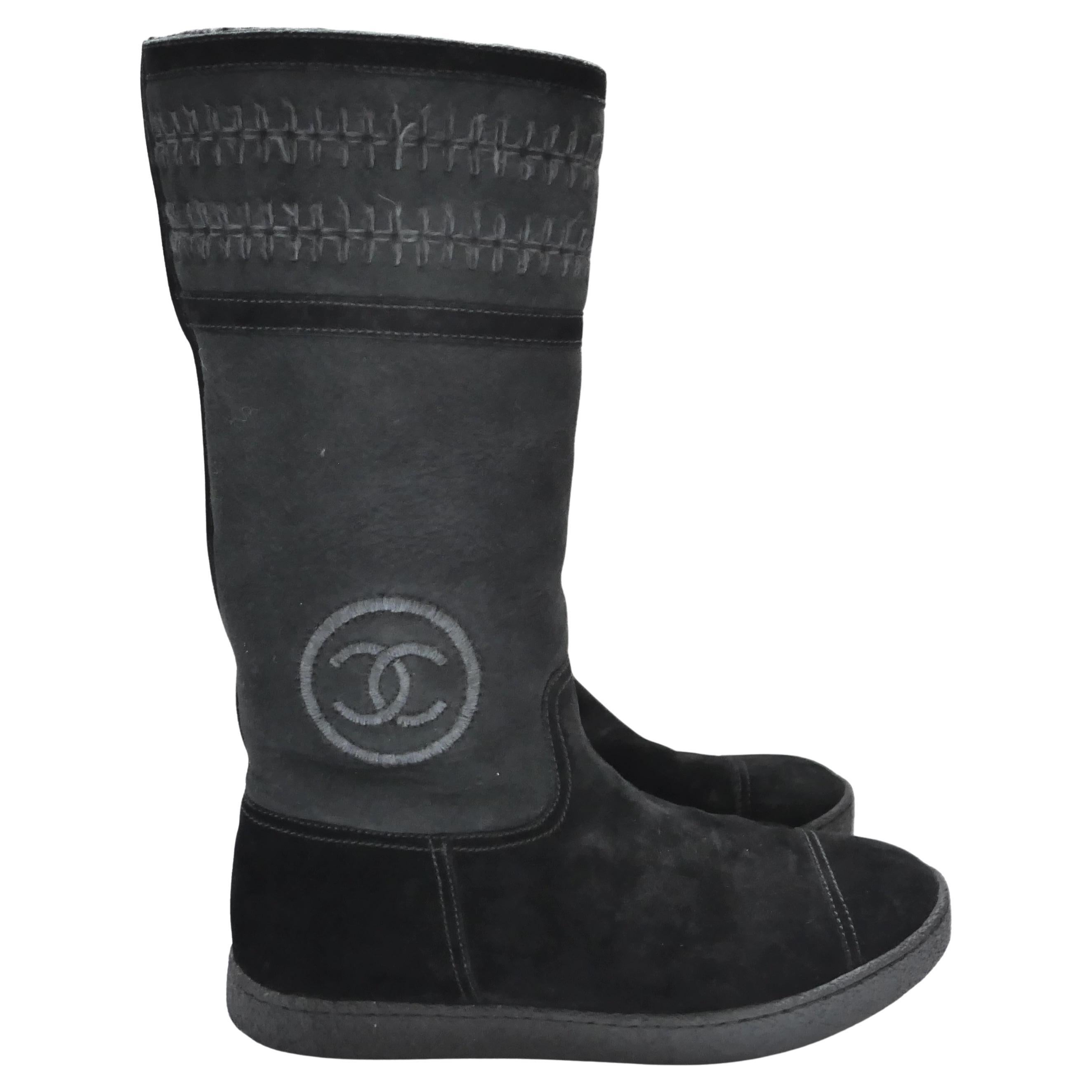 Botas Mukluk Chanel CC Logo Forradas de Piel de Oveja