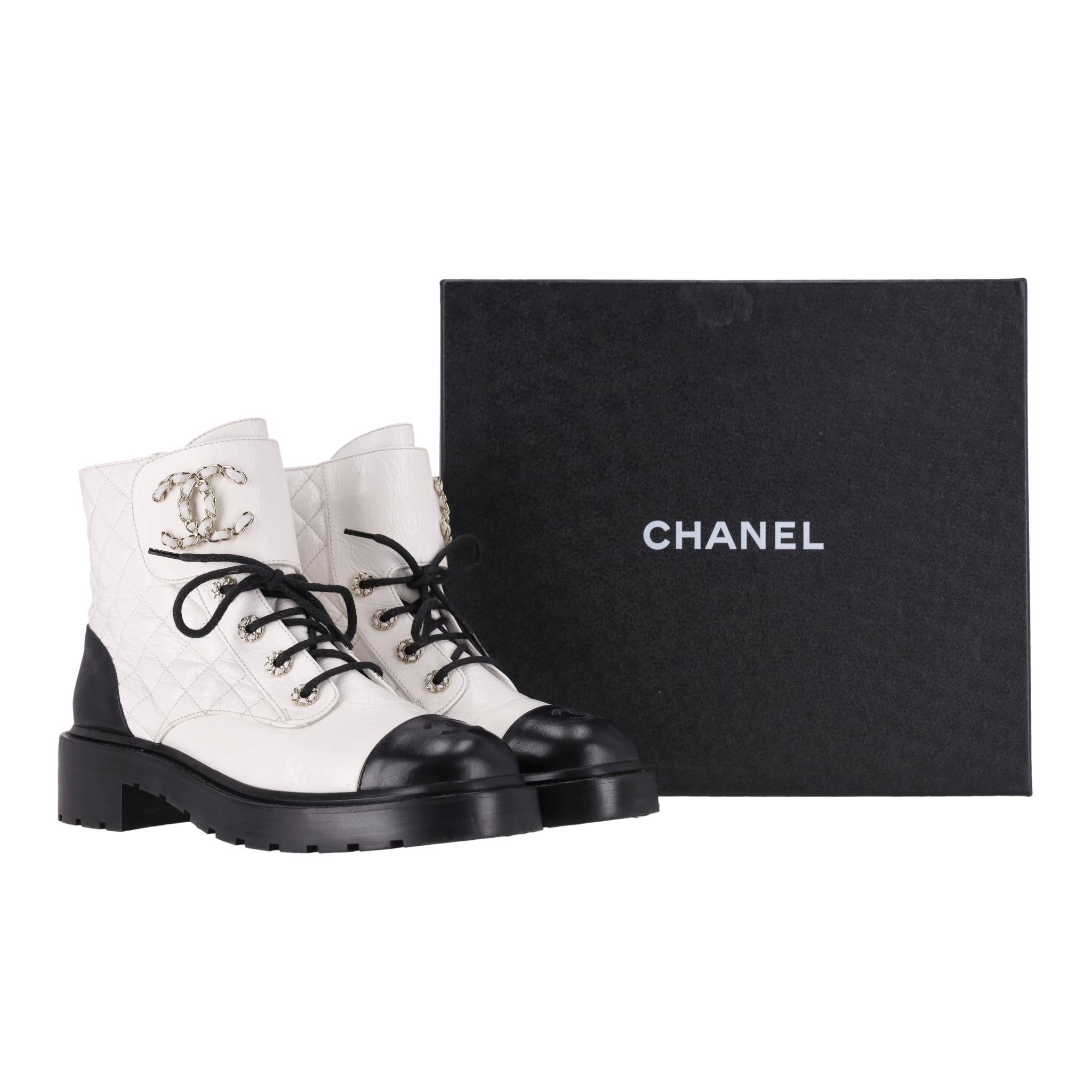 Chanel 'CC' Logo Shiny Goatskin Calfskin Diamond Quilted Combat Boots

White leather combat boots designed with signature diamond quilting to the sides and  lace-up front.

Iconic leather and silver chain 'CC' logo detail to the closure and matching