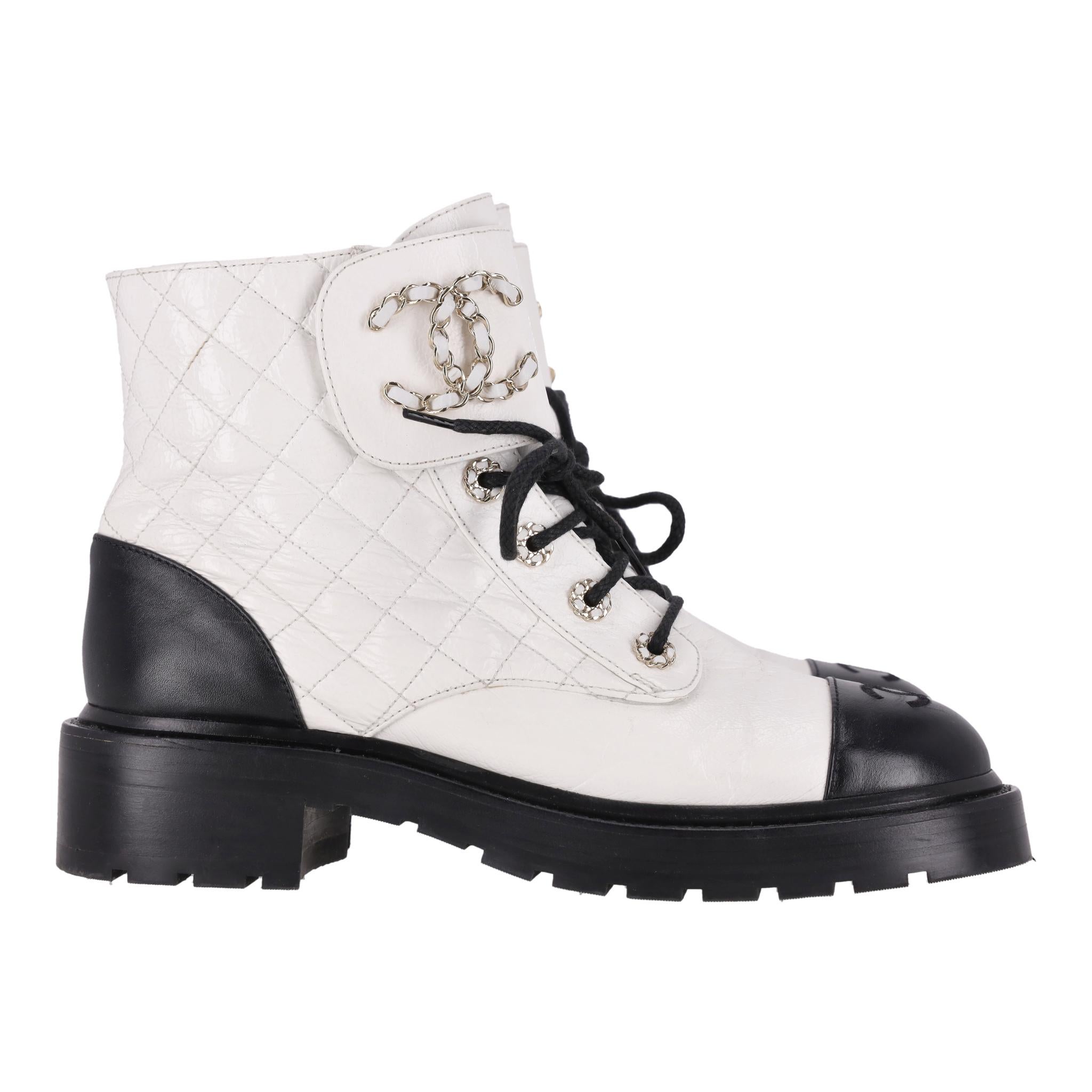 Chanel 'CC' Logo Shiny Goatskin Calfskin Diamond Quilted Combat Boots In Good Condition For Sale In London, GB