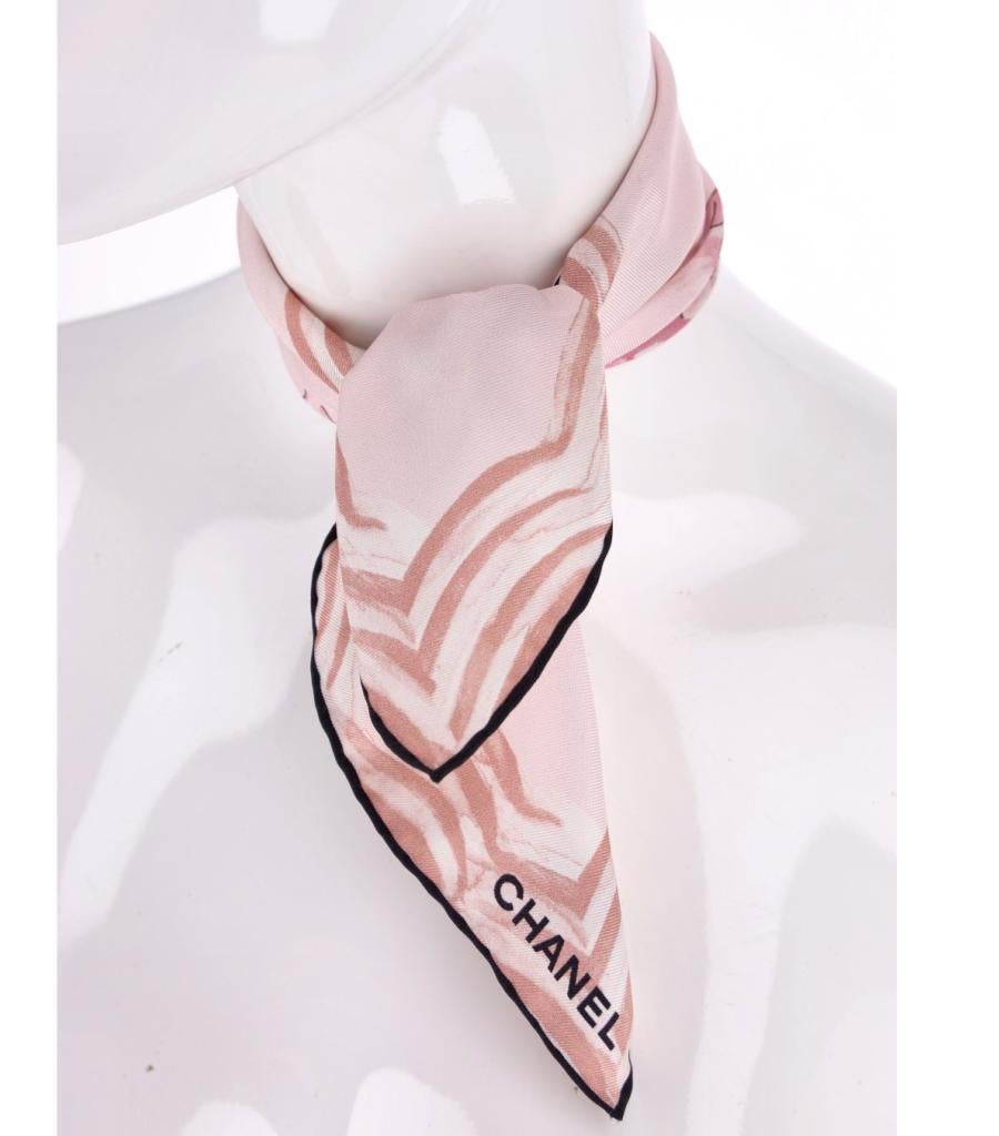 Chanel 'CC' Logo Seidenschal

Hellrosa Schal mit dezentem 